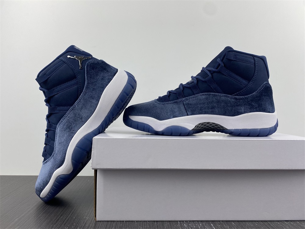 Jordan 11 Retro Midnight Navy  AR0715-441