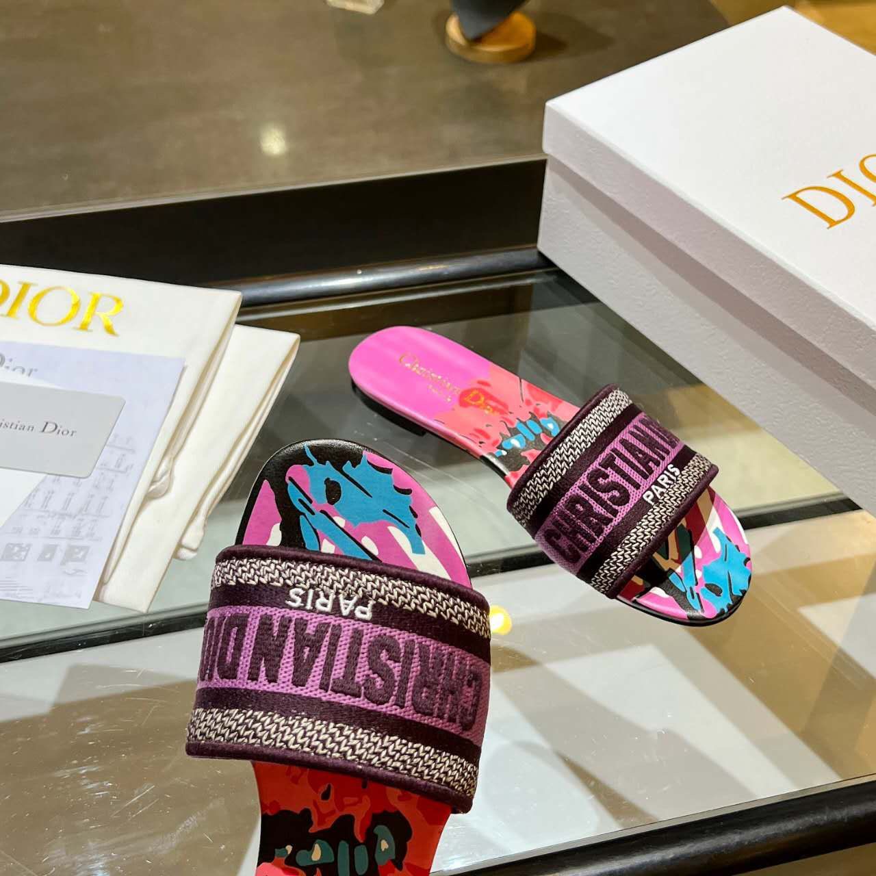 Christian Dioorr pink slide