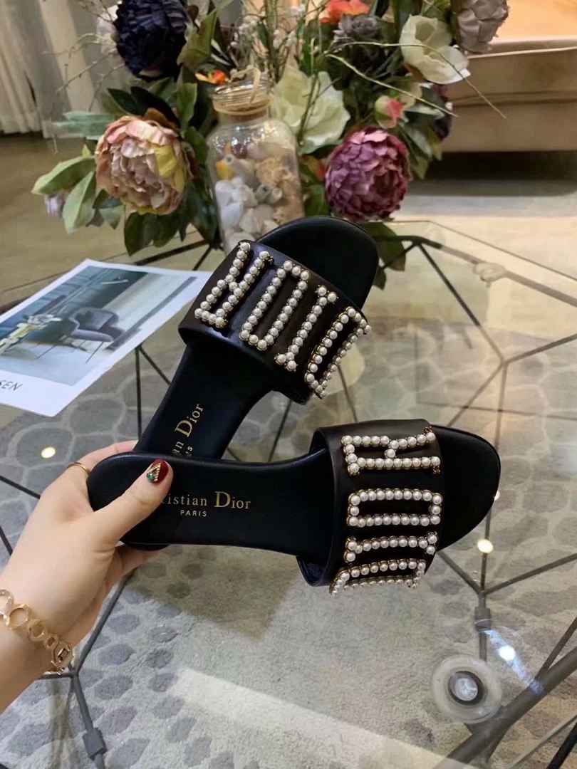 Christian Dioorr black slide