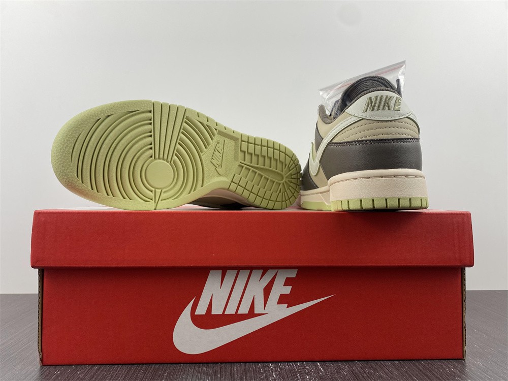 Nike SB Dunk Low "Khaki" FB4960-210