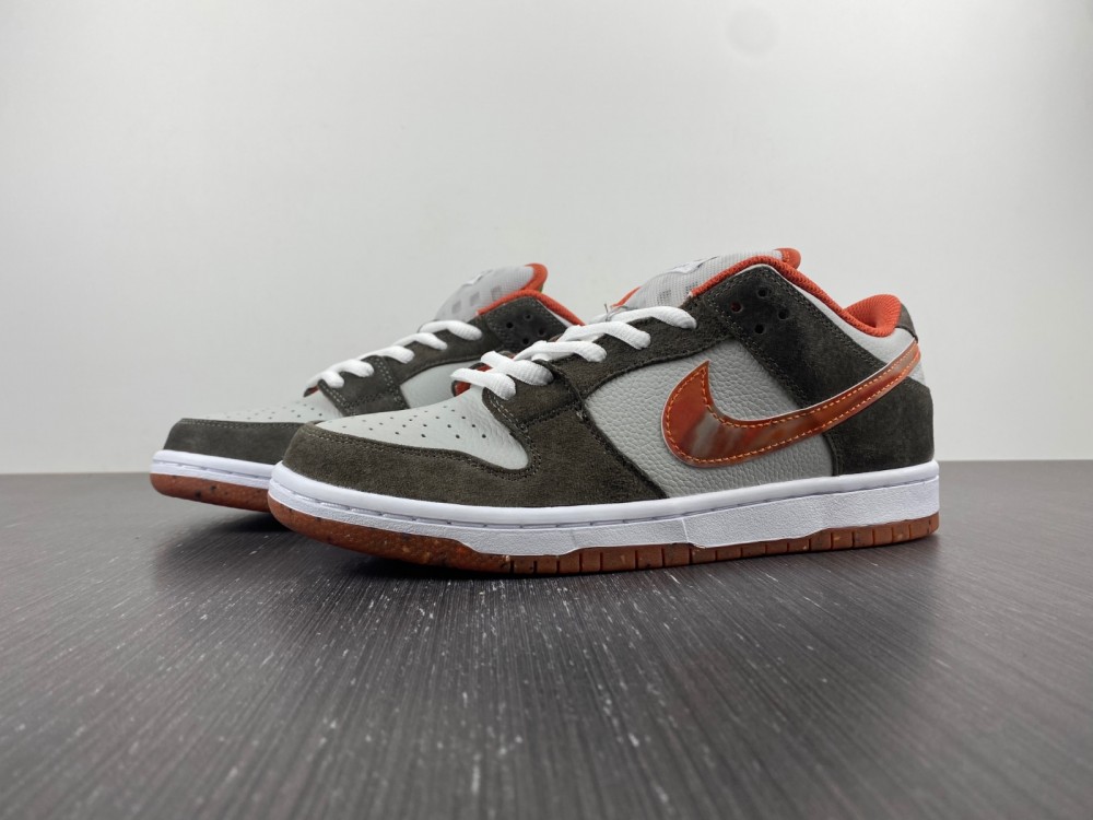 Nike SB Dunk Low X Crushed Skate