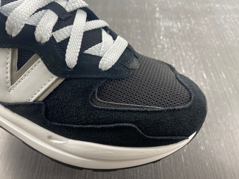 NwBlnc 5740 Team Black M5740CB