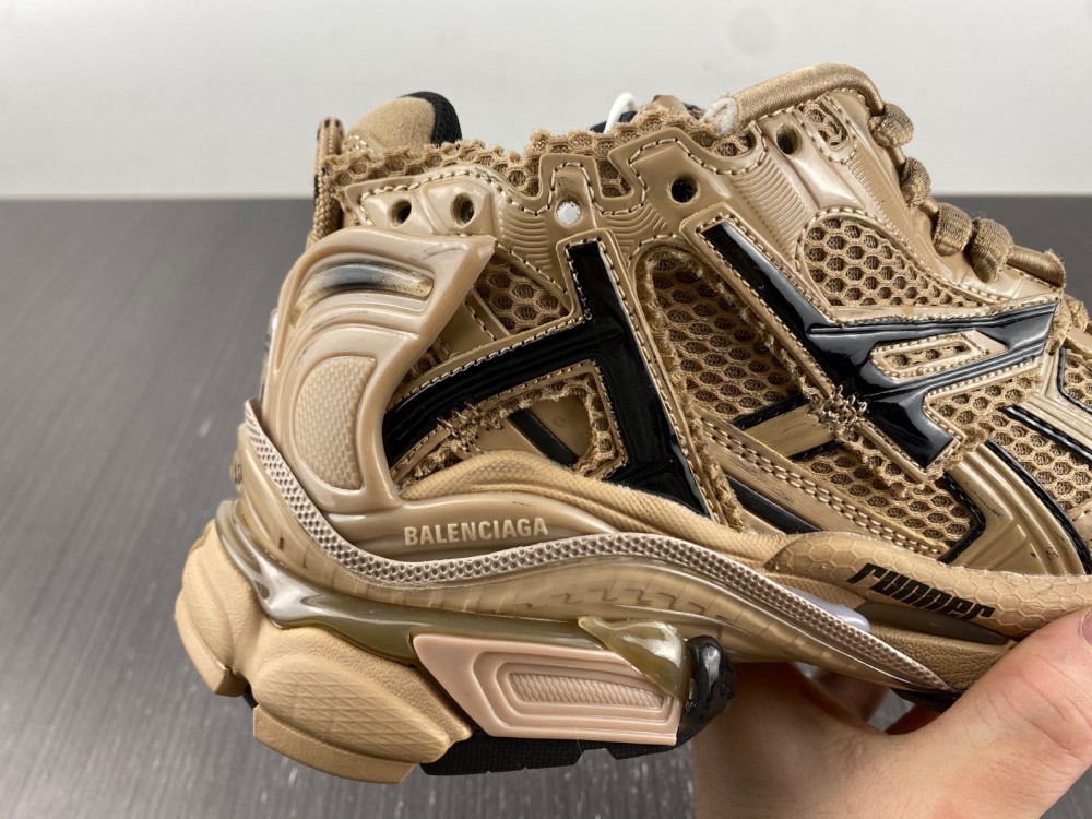 Blncig 7.0 Runner Brown