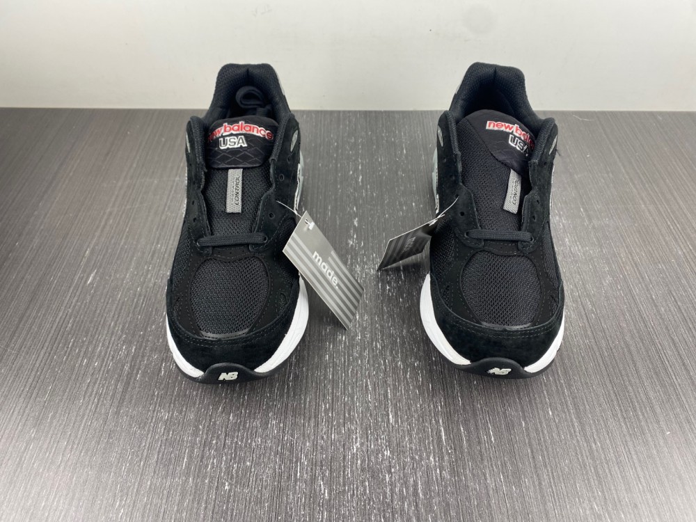 NwBlnc 990v3 Black White M990BS3