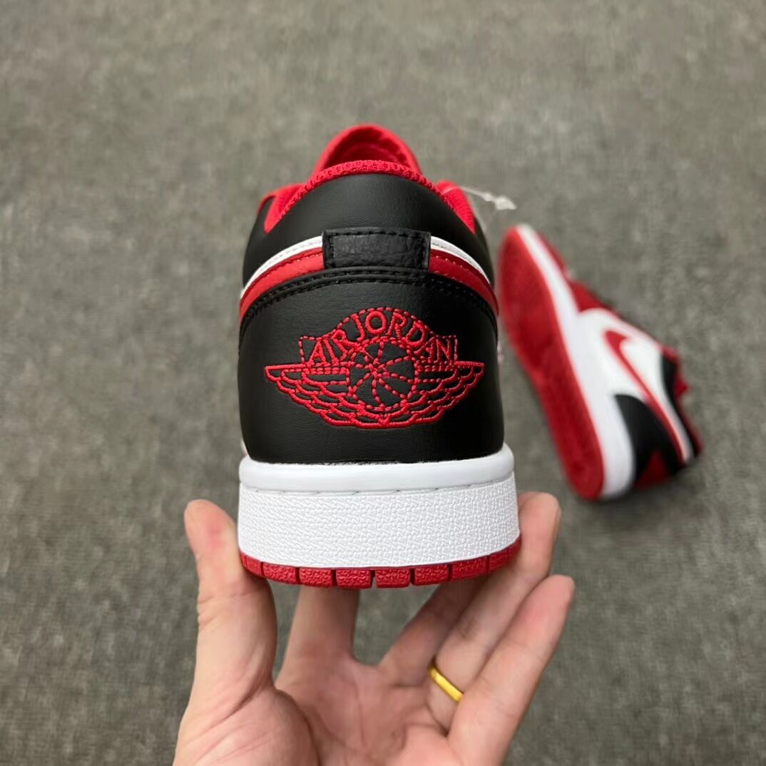 Nike Air Jordan 1 Low Bulls 553558-163