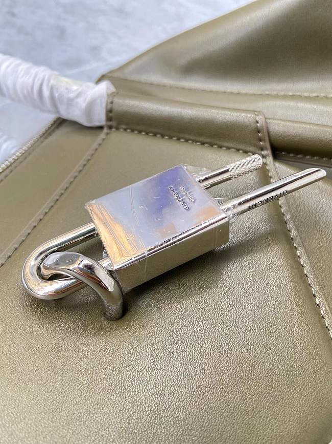 Gvnchy Antigona Soft Lock Top Handle Bag