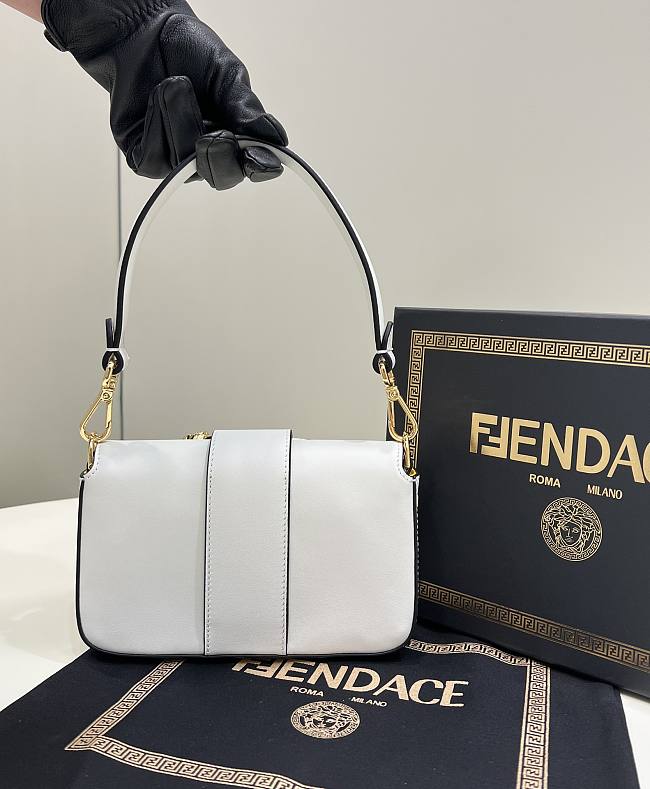 Feendi X Vrsc Axillary Bag White 20cm