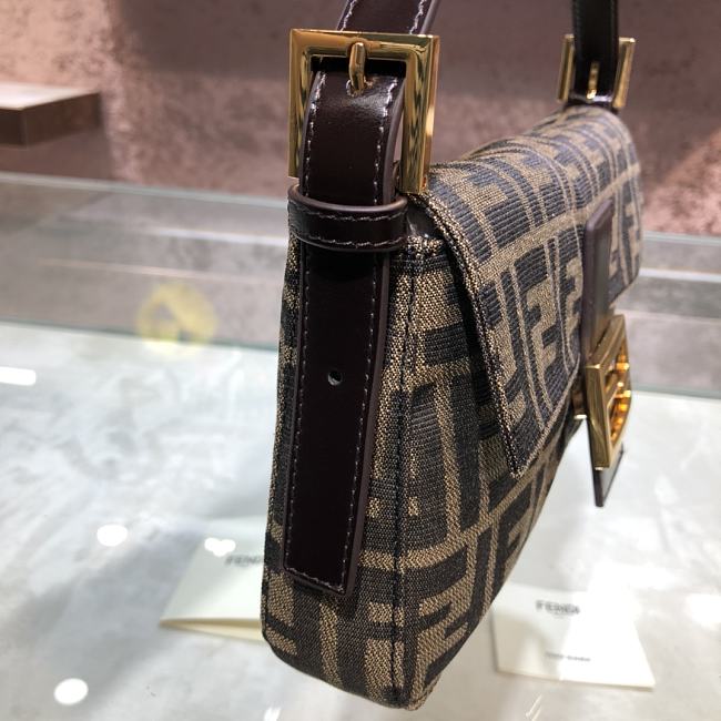 Feendi Vintage Bag gold hardware