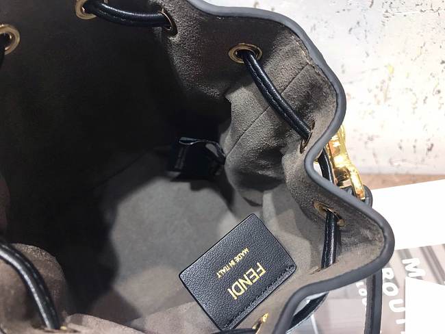 Feendi Bucket bag 02