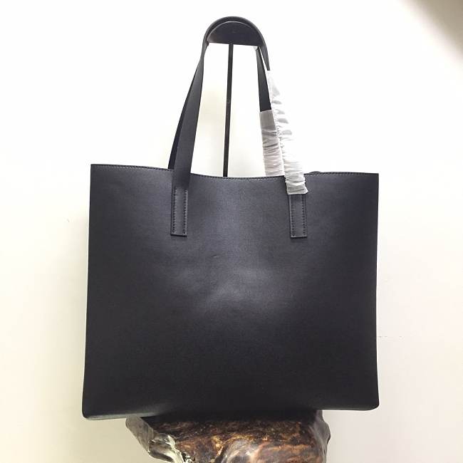 Vallentinno Garavani Tote