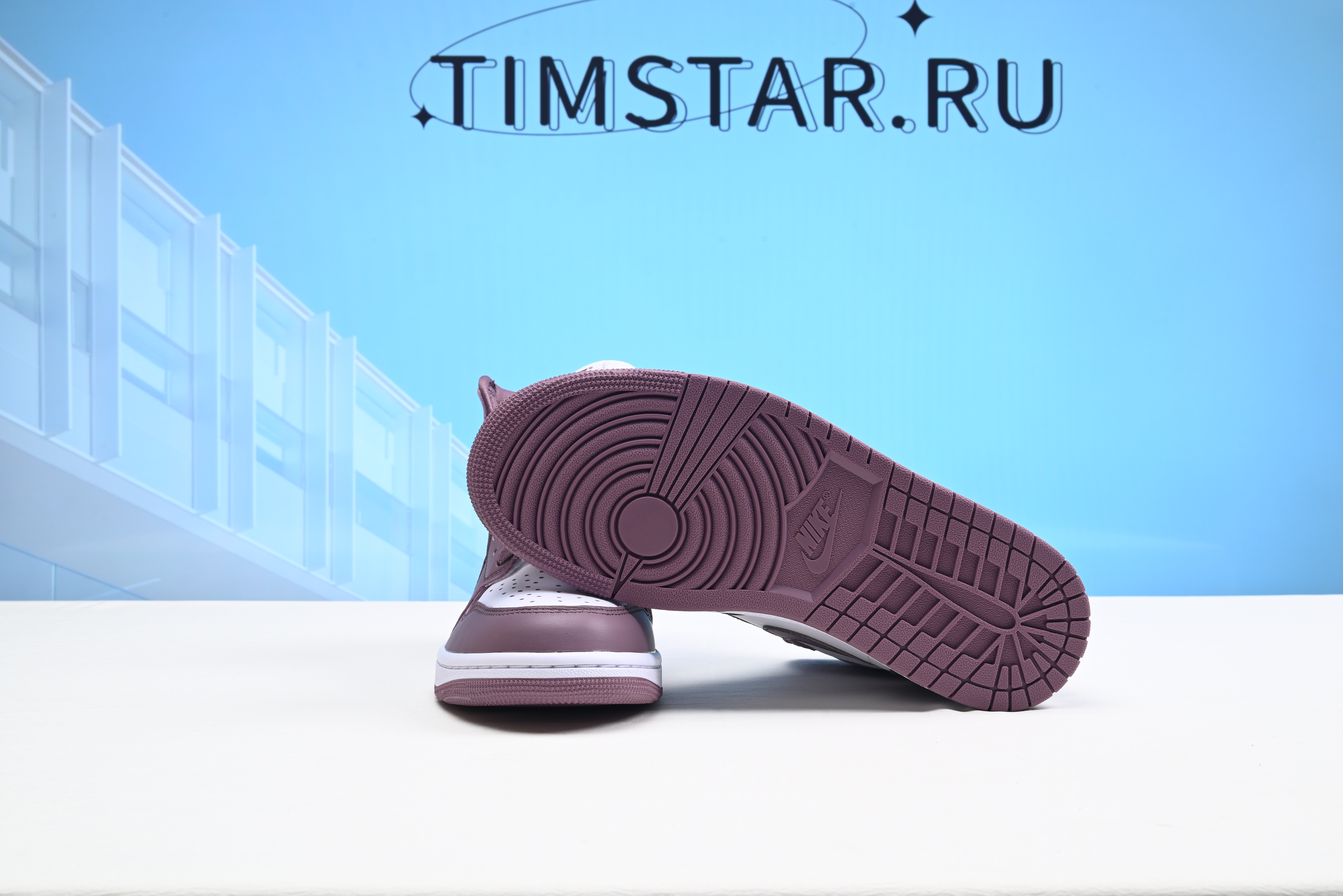 Jordan 1 Retro High OG DZ8485-105