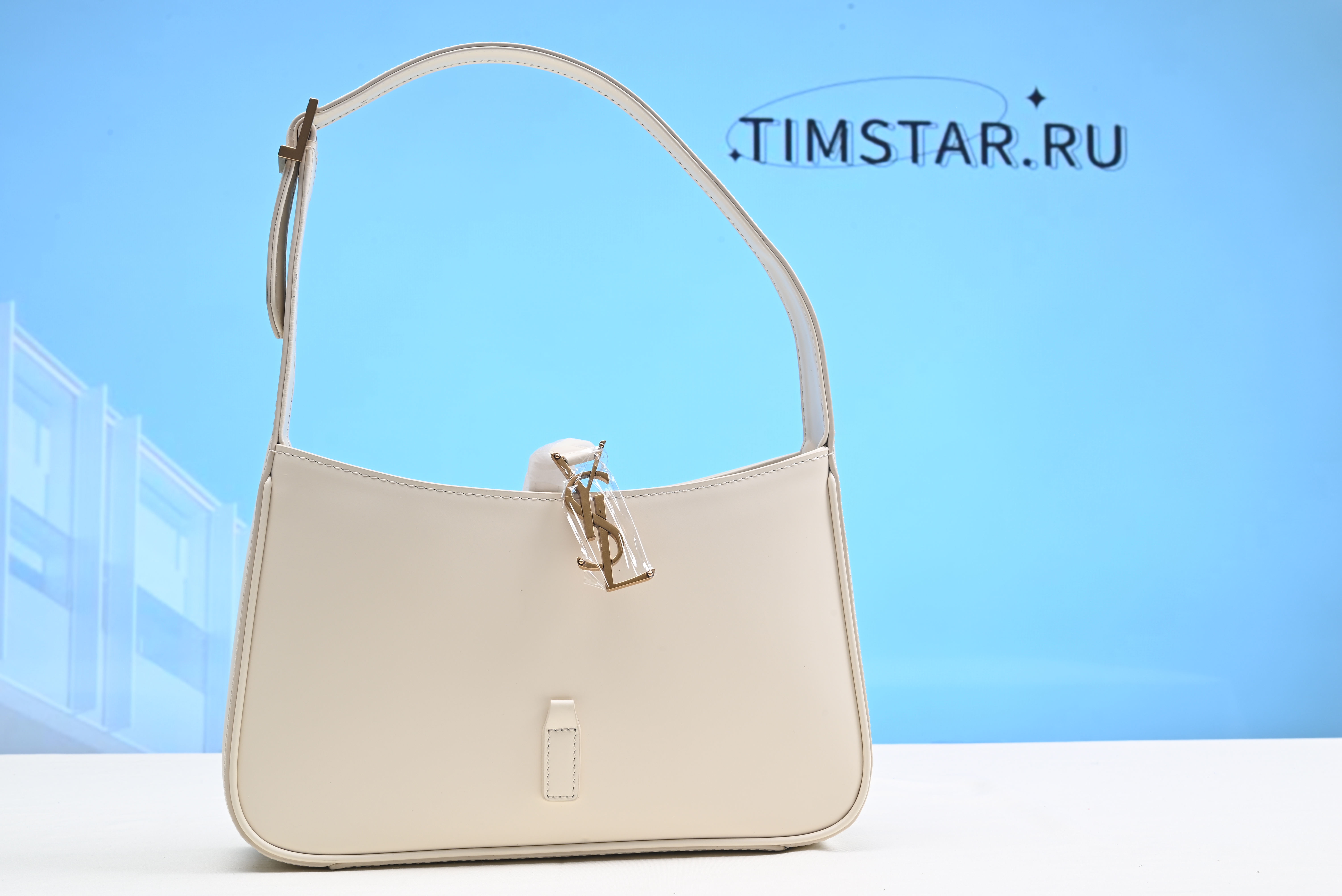 YSL Le 5 À 7 Handbag 003