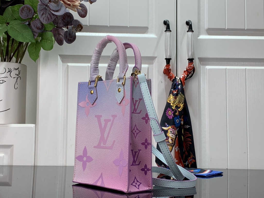 LsVttn PETIT SAC PLAT M81341