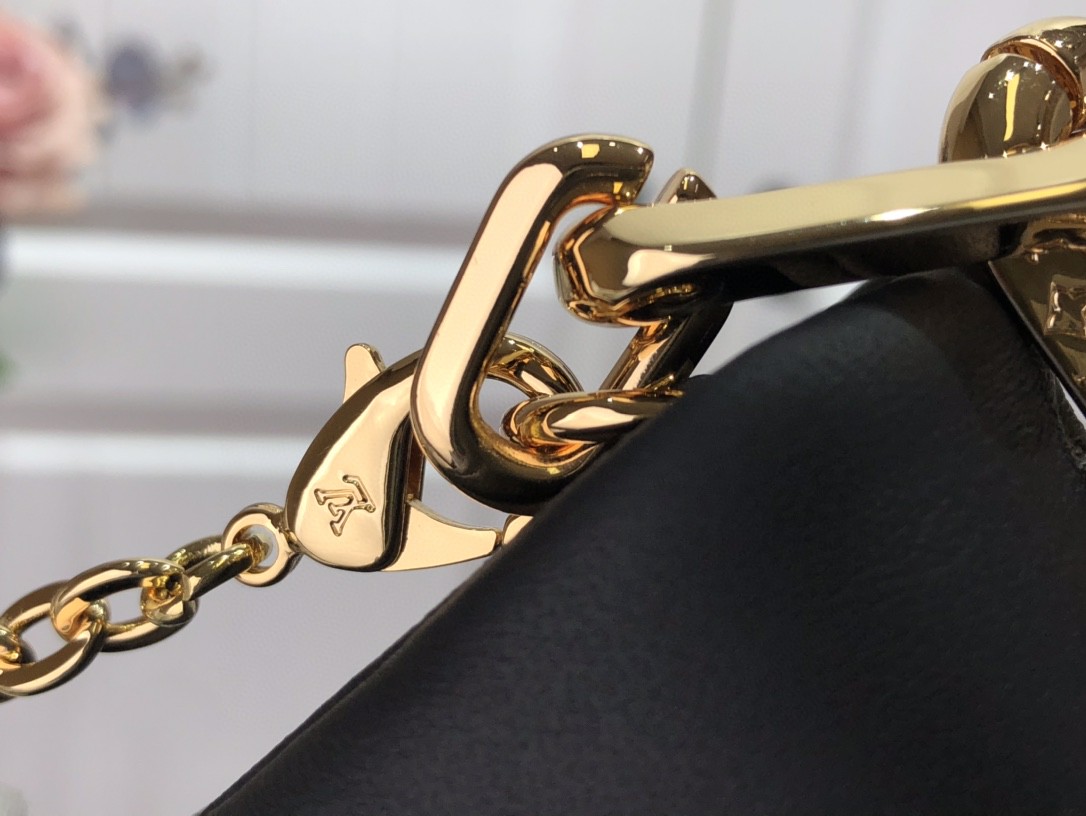 LsVttn BELTBAG COUSSIN M81127