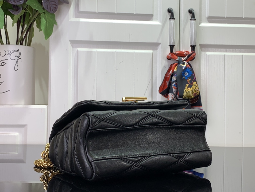 LsVttn Handbag m22891