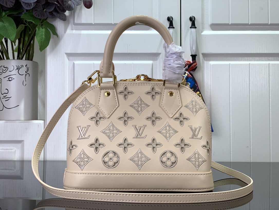 LsVttn Handbag m22878