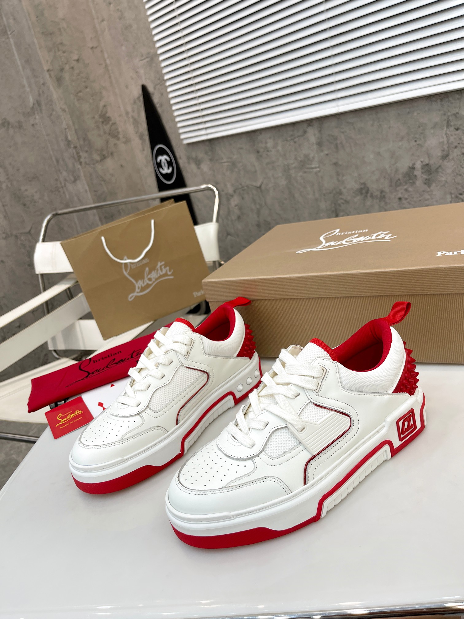 Chrstn Lbtn CL SNEAKERS white
