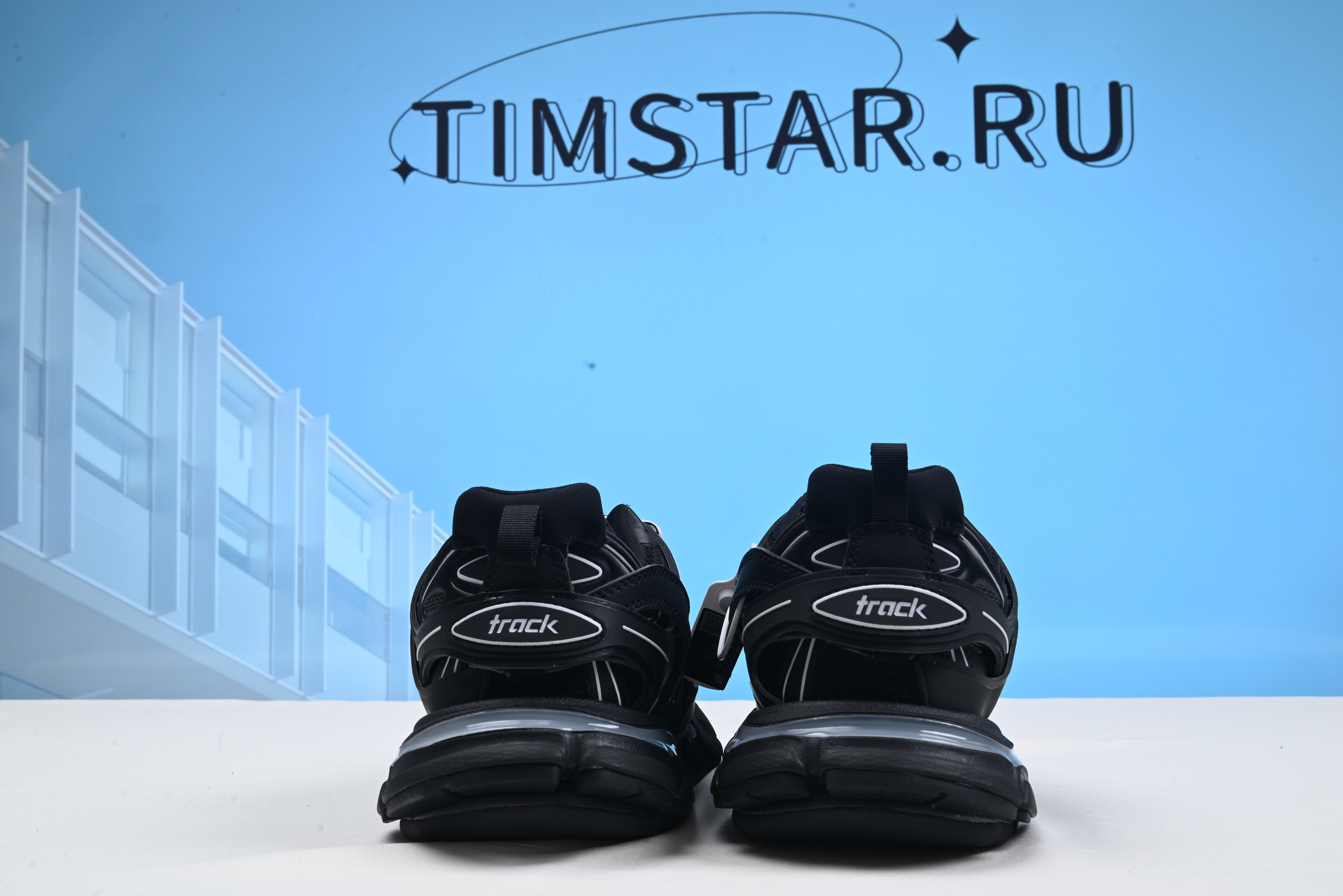 Blncig Track triple Black