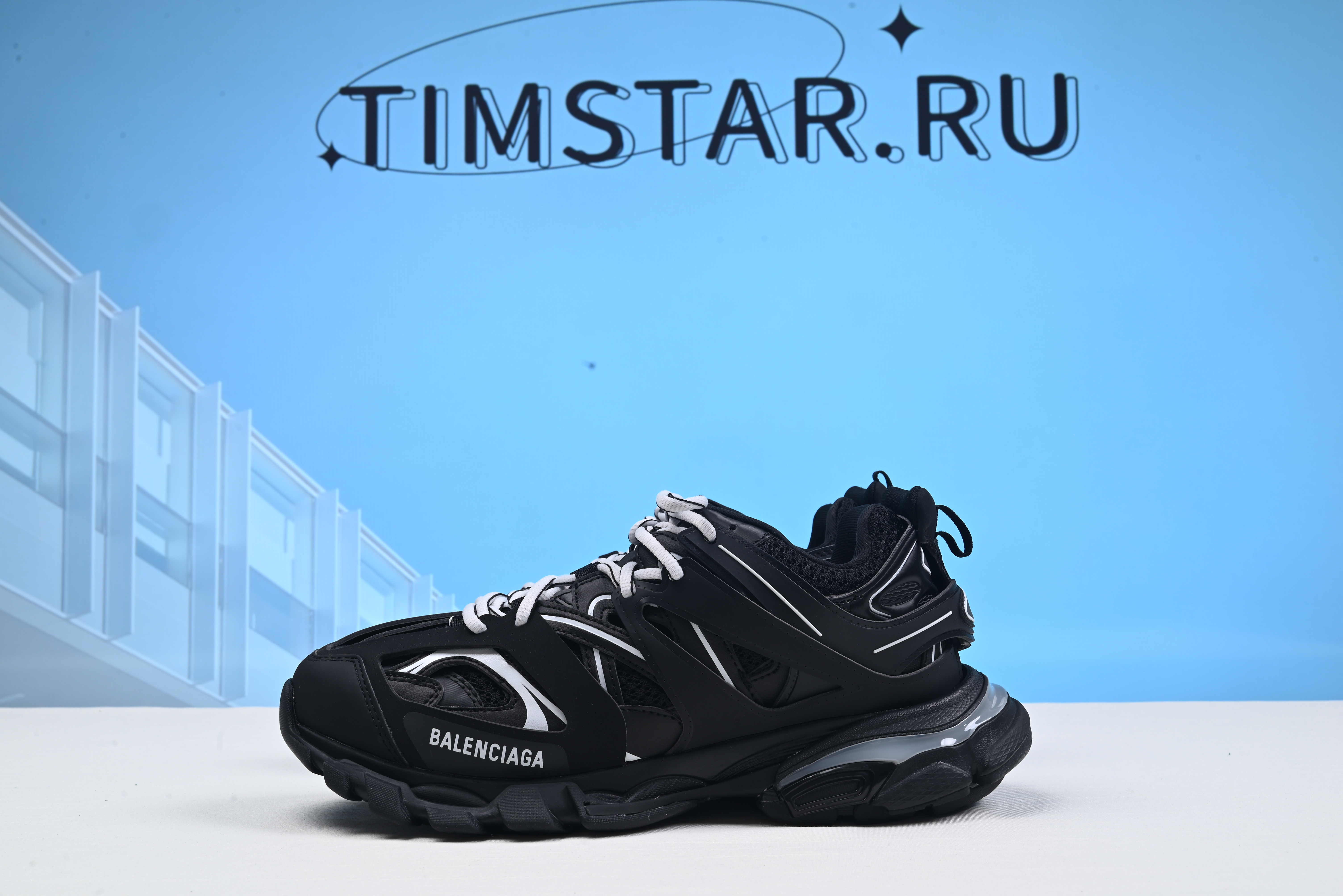 Blncig Track triple Black