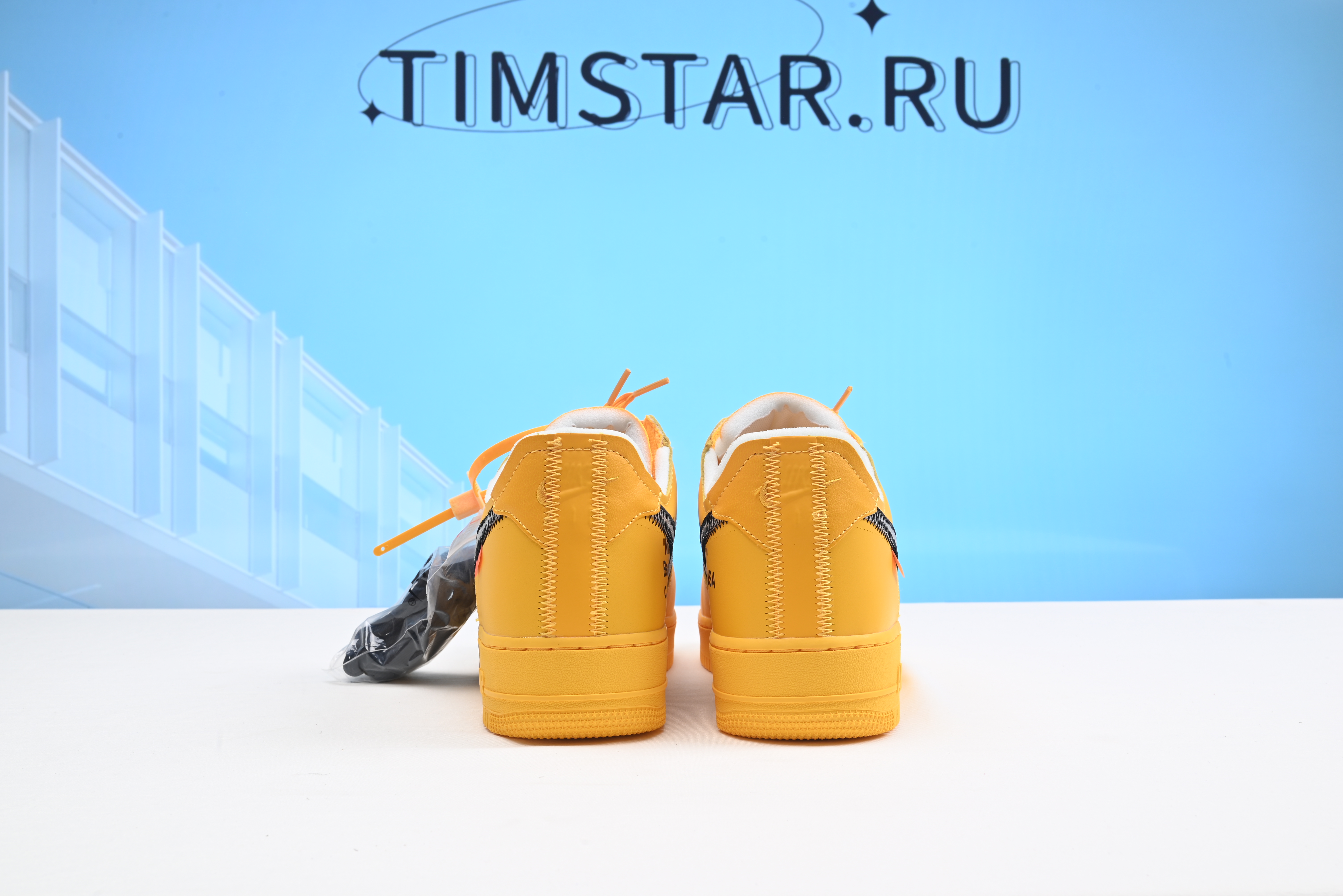 Nike Air Force 1 Low “University Gold” x Off-White DD1876-700