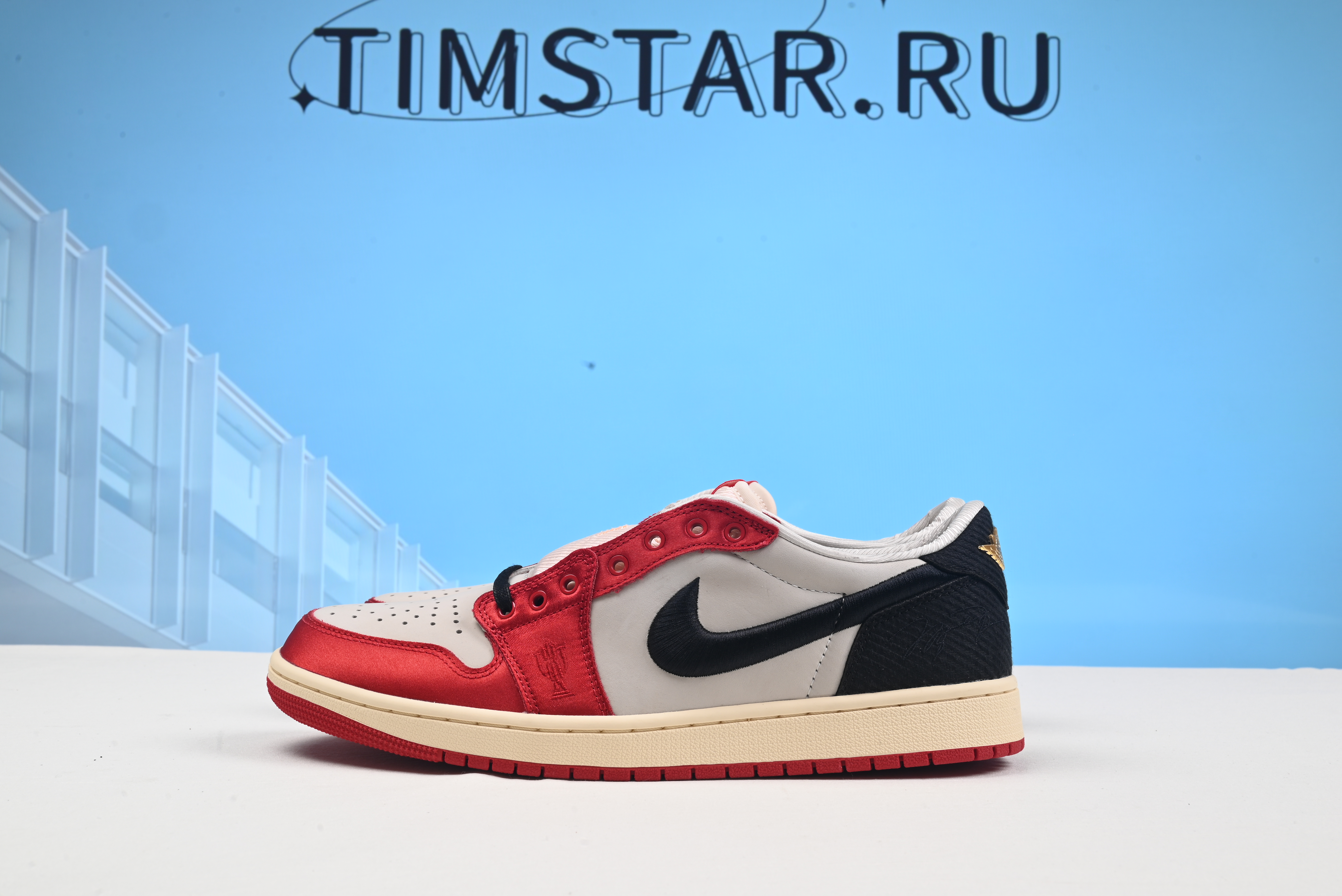 Jordan 1 Retro Low OG FN0432-100