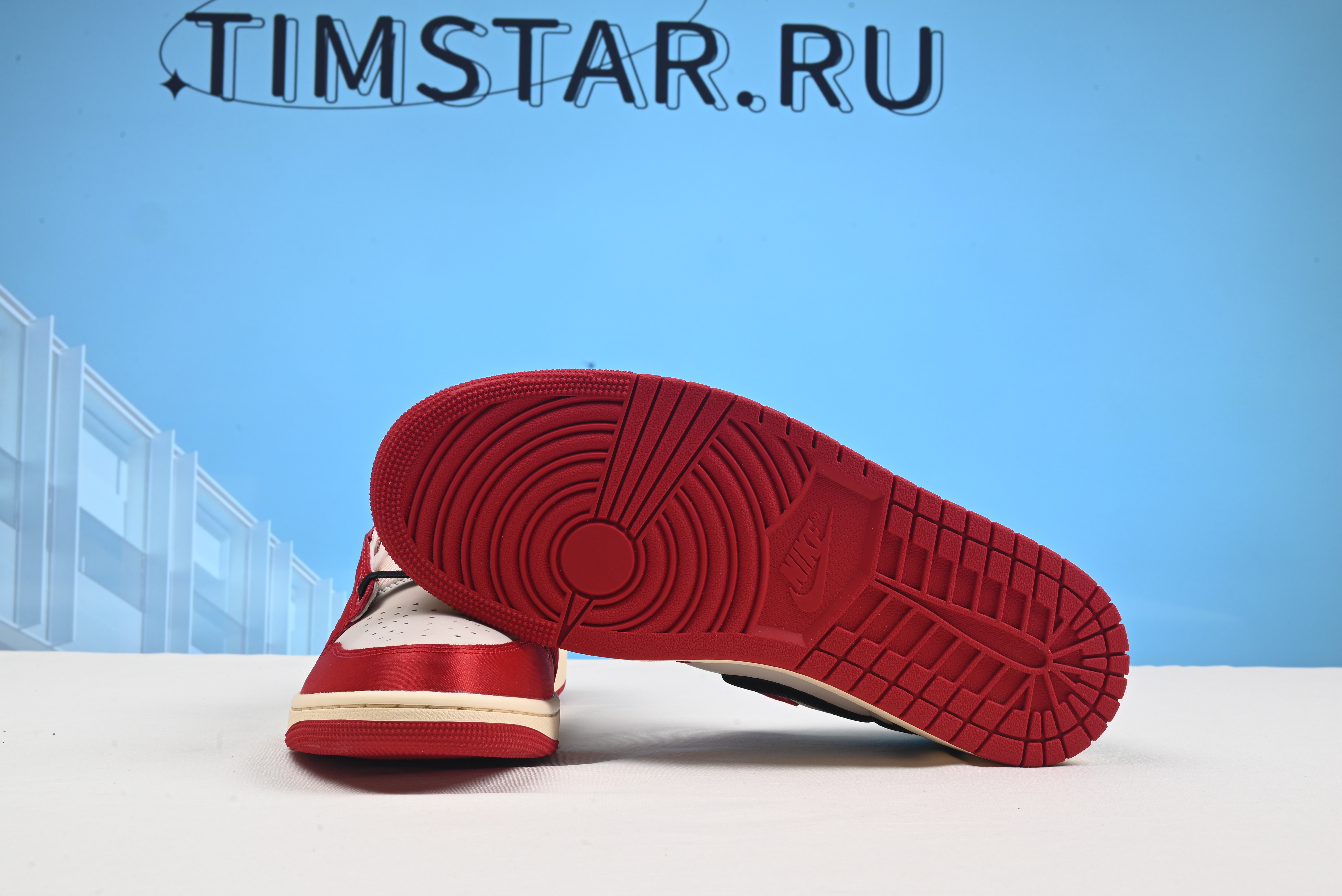 Jordan 1 Retro Low OG FN0432-100