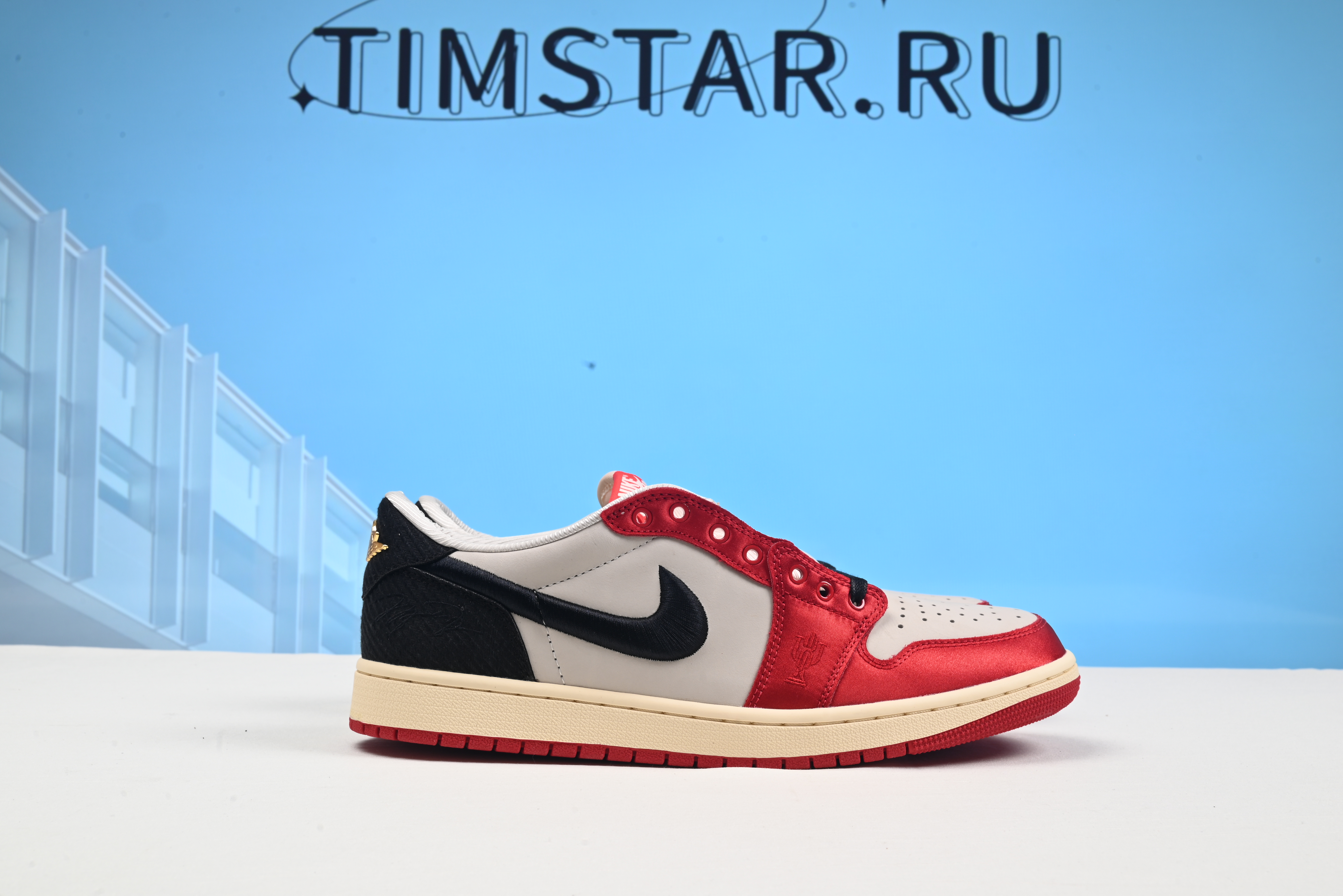 Jordan 1 Retro Low OG FN0432-100