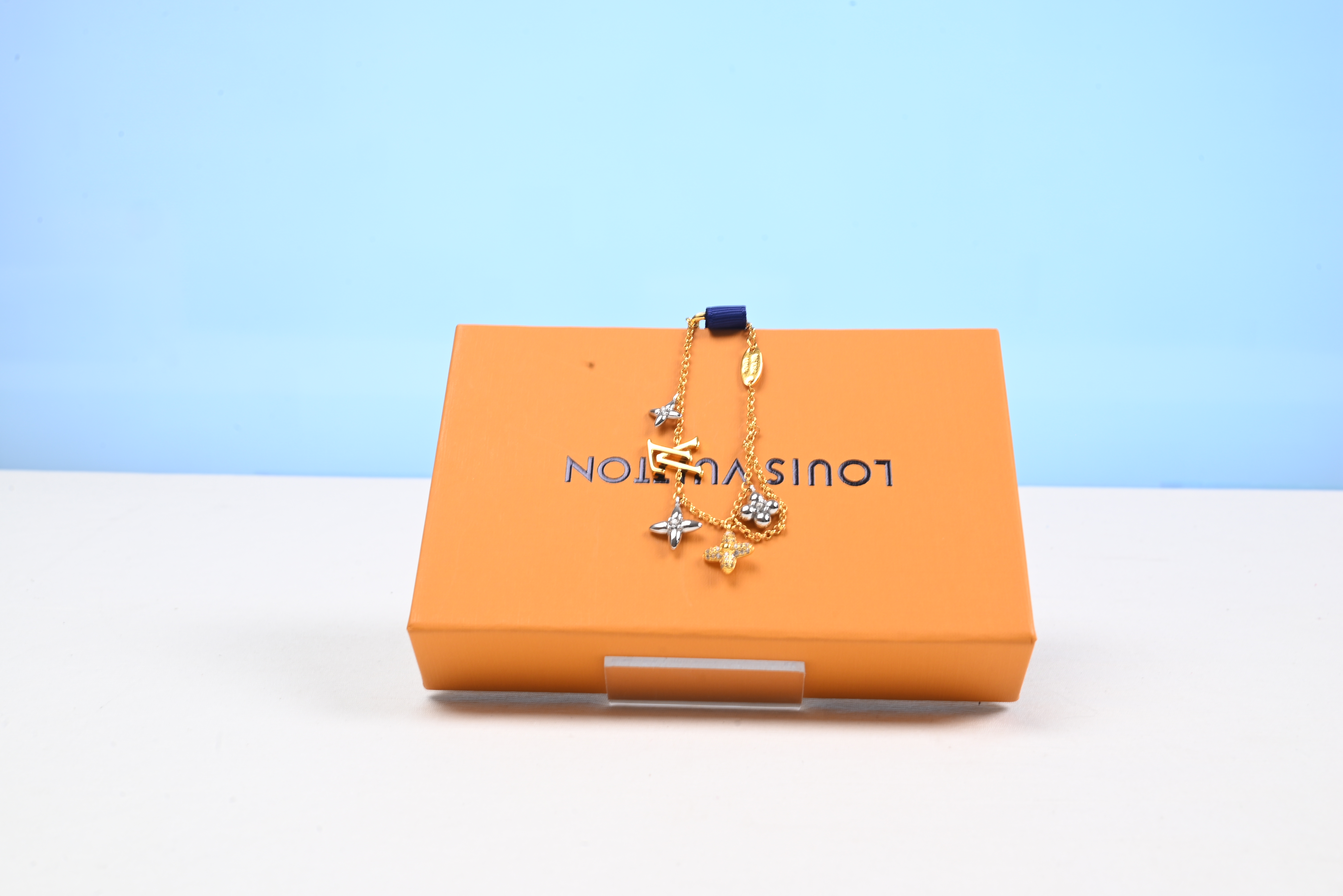 LsVttn flower Bracelet