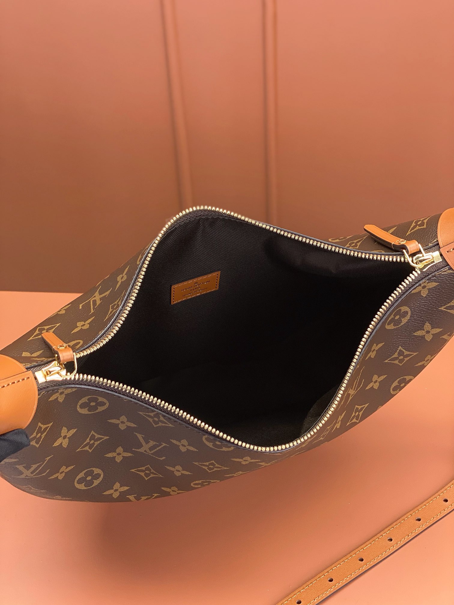 LsVttn Crossbody bag 38cm