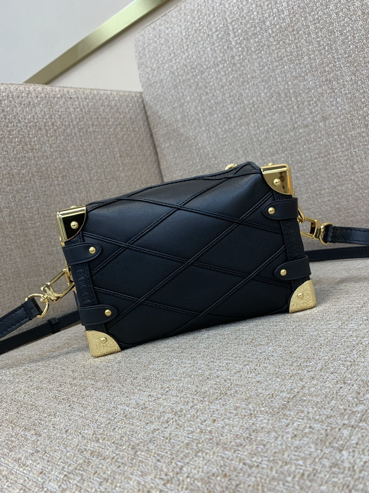 LsVttn side Trunk bag 18cm