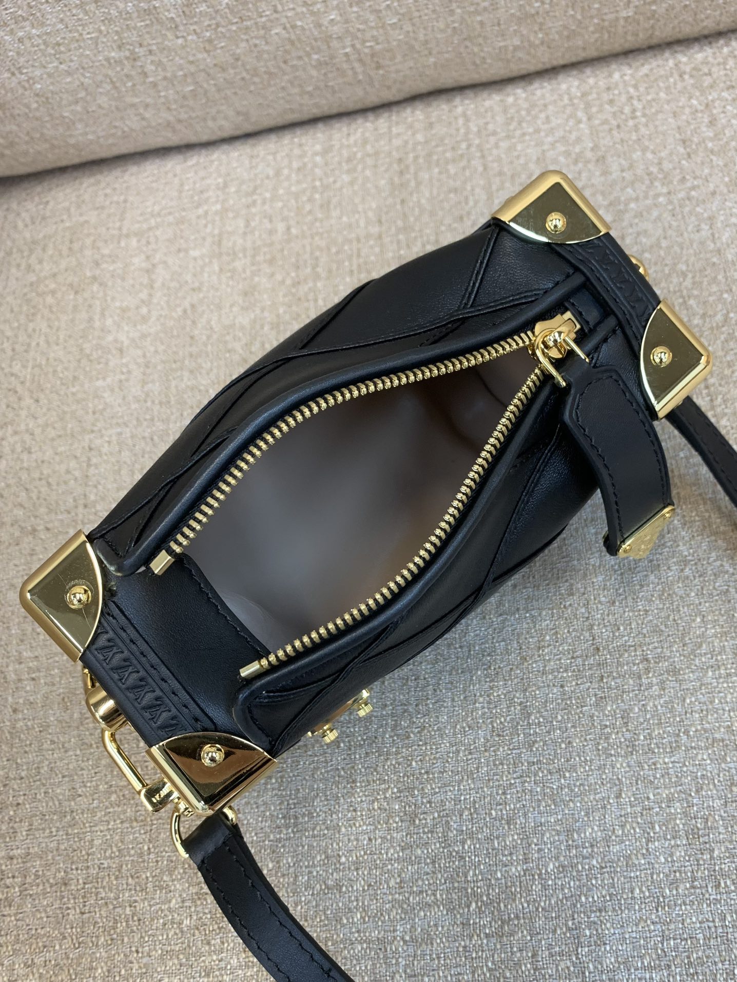 LsVttn side Trunk bag 18cm