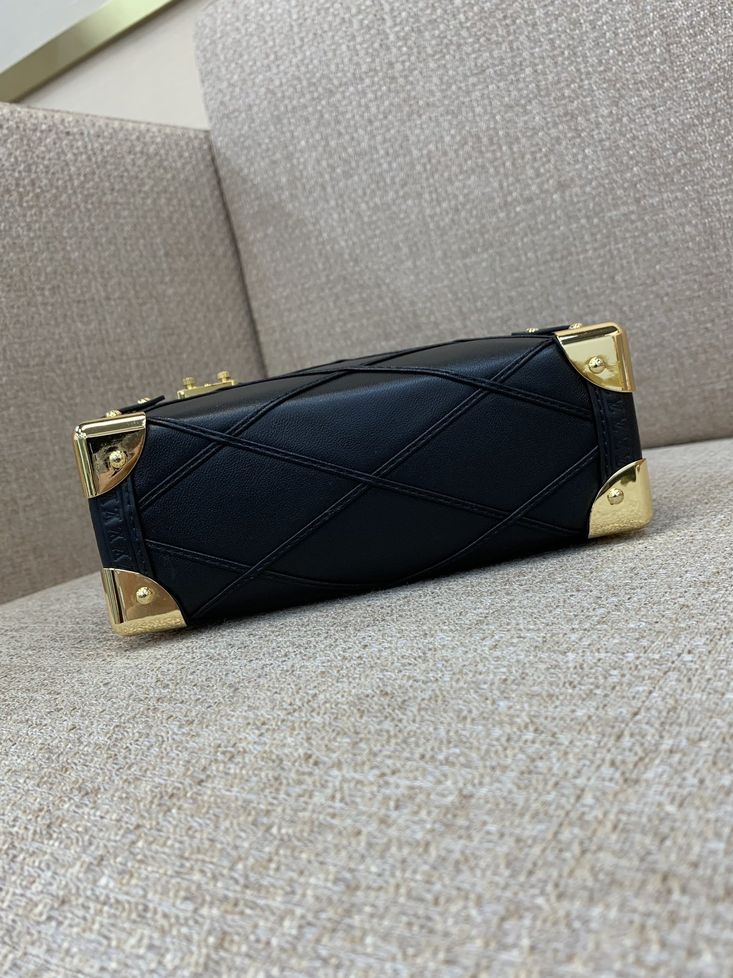 LsVttn side Trunk bag 18cm