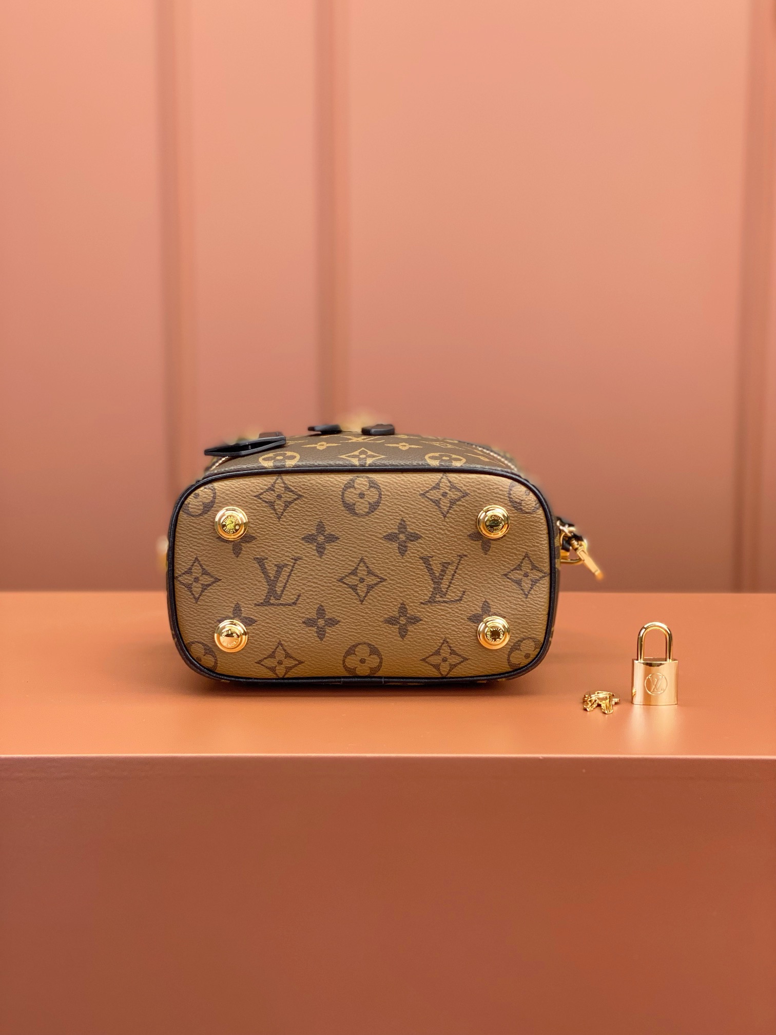 LsVttn Crossbody bag 19cm