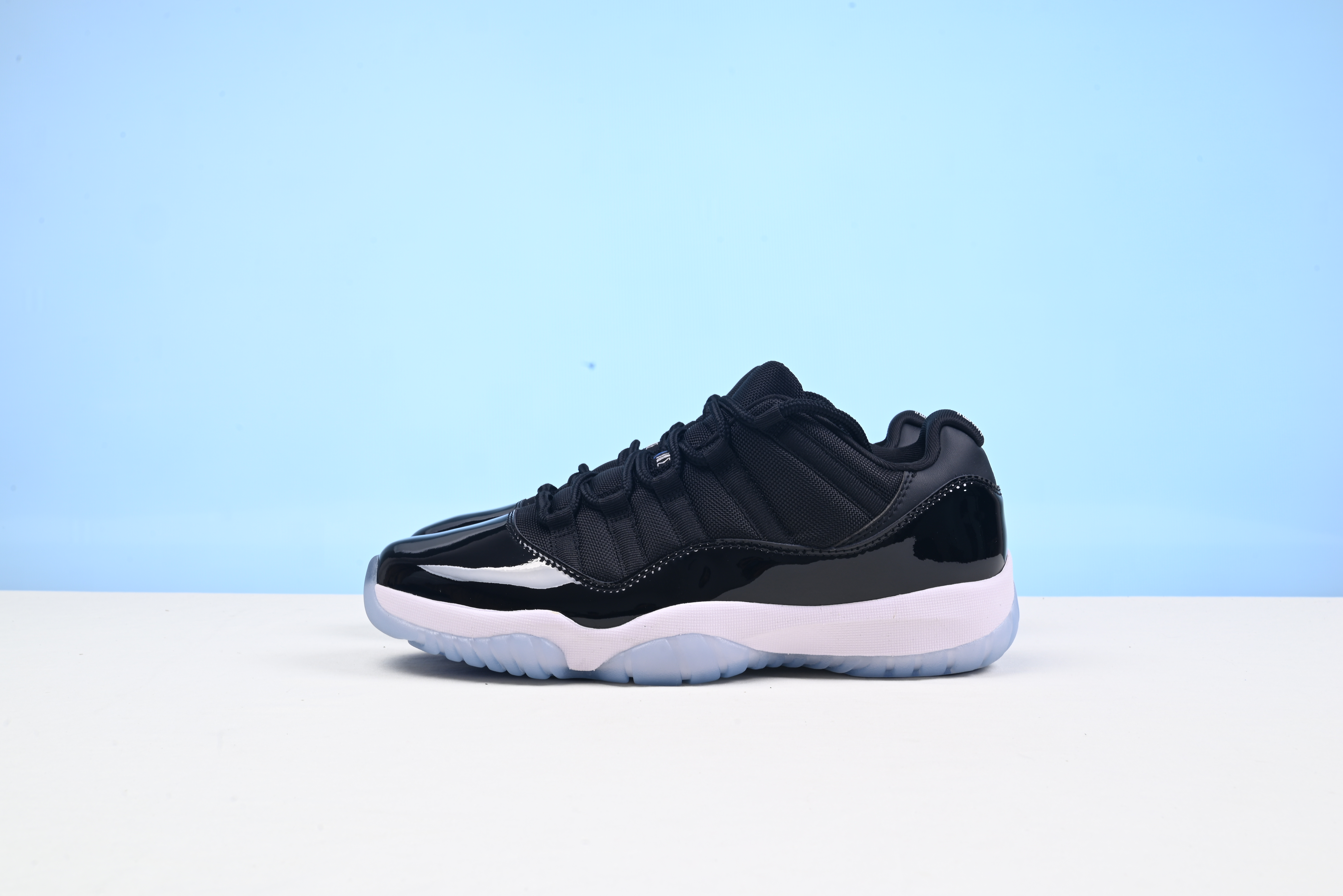 Nike Air Jordan 11 Retro Low 