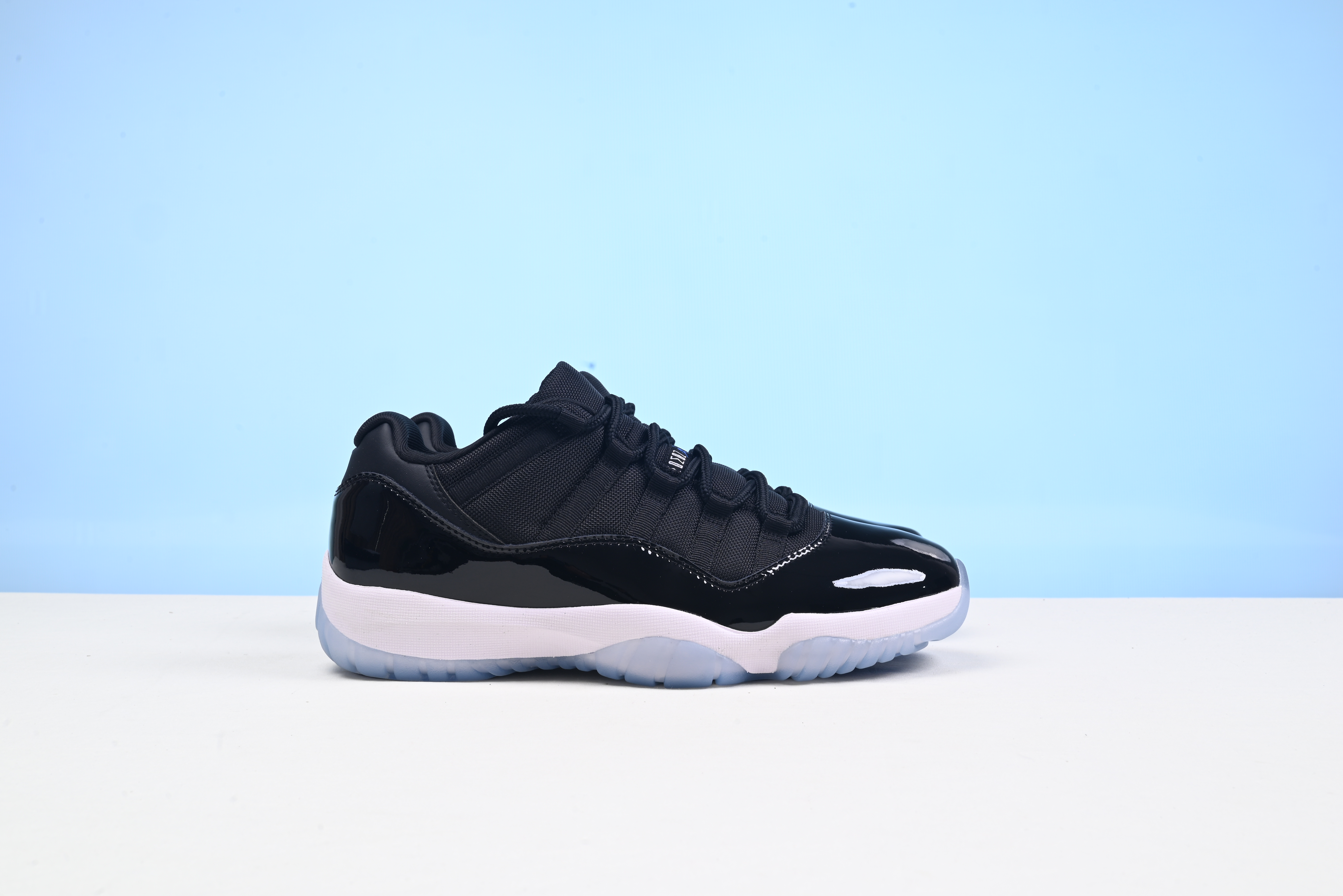 Nike Air Jordan 11 Retro Low 