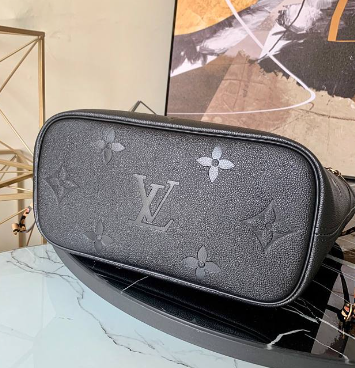 LsVttn Neverfull MM Noir Monogram M45856 31cm