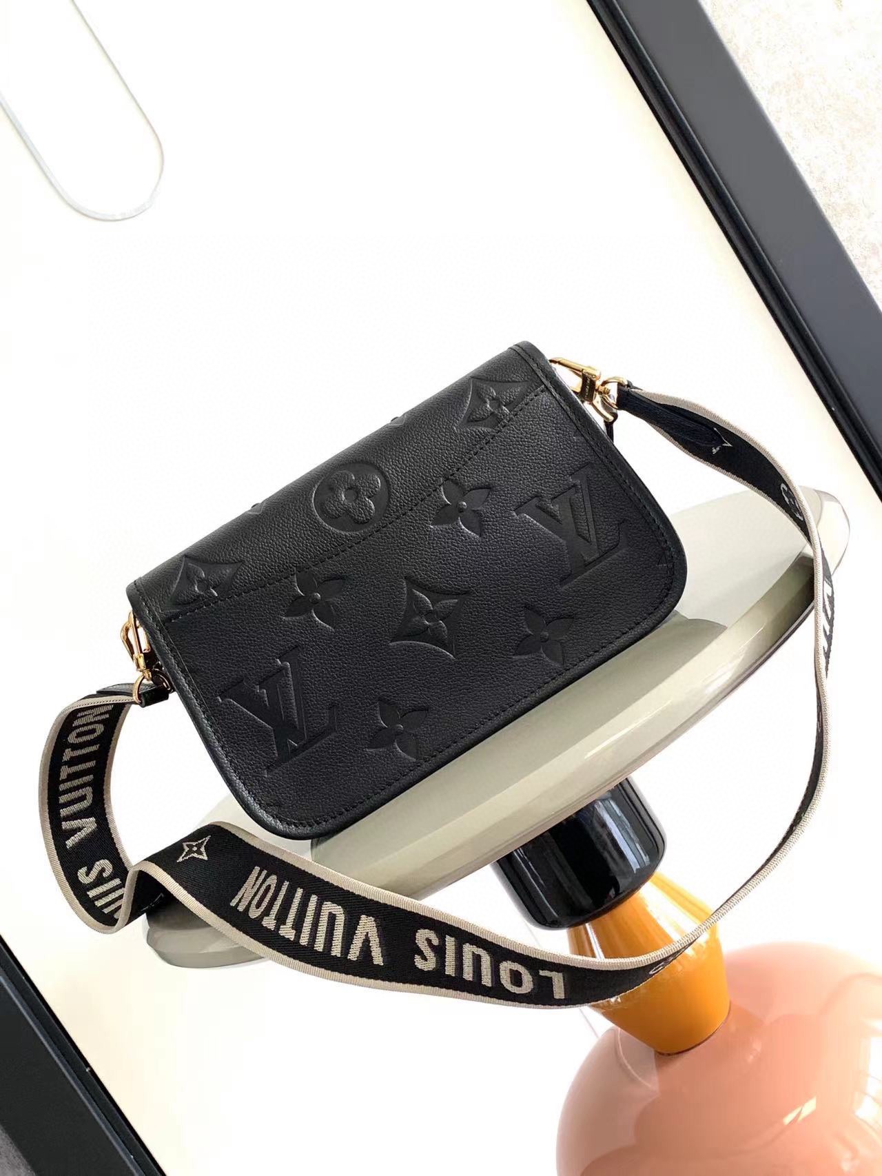 LsVttn Bag 62123194 black 23cm