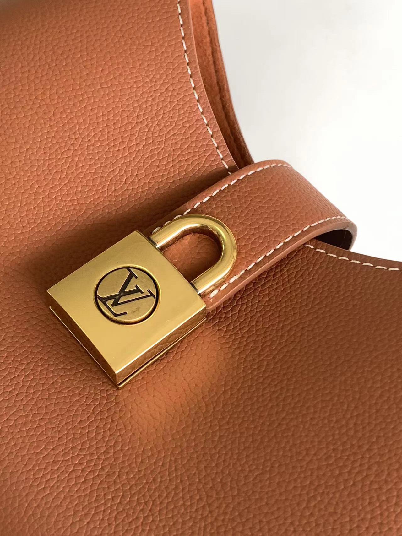 LsVttn Bag 59123173 3colors 26cm