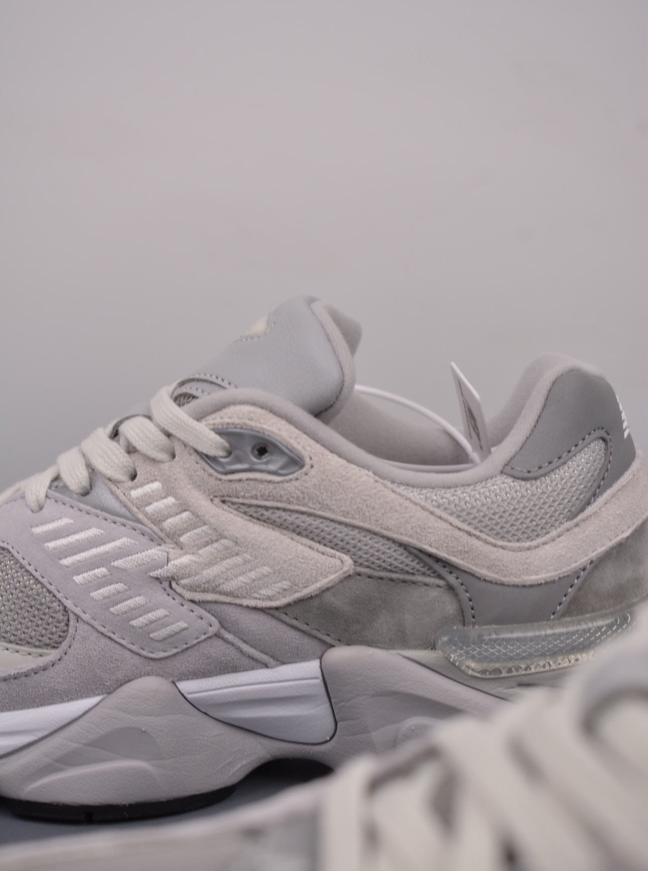 NwBlnc 9060 shadow grey