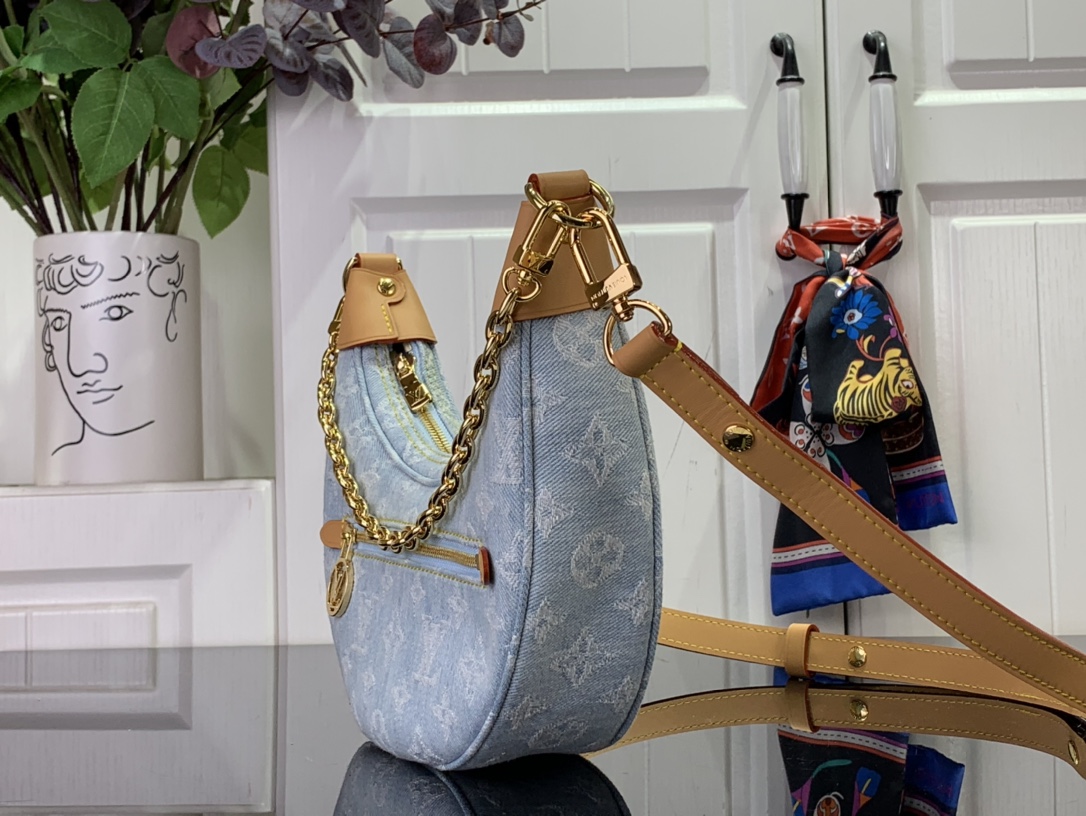 LsVttn Bag Loop Small Handbag M24846 Blue 23cm