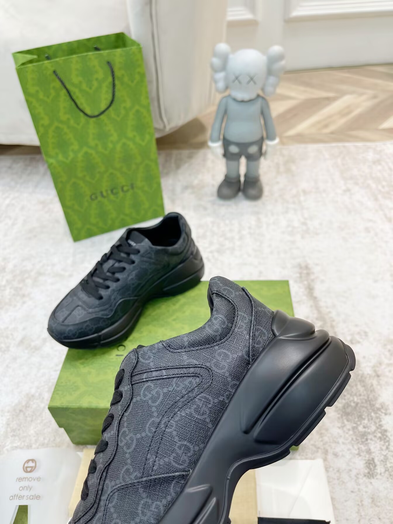 Guccii1 Rhyton leather trainers