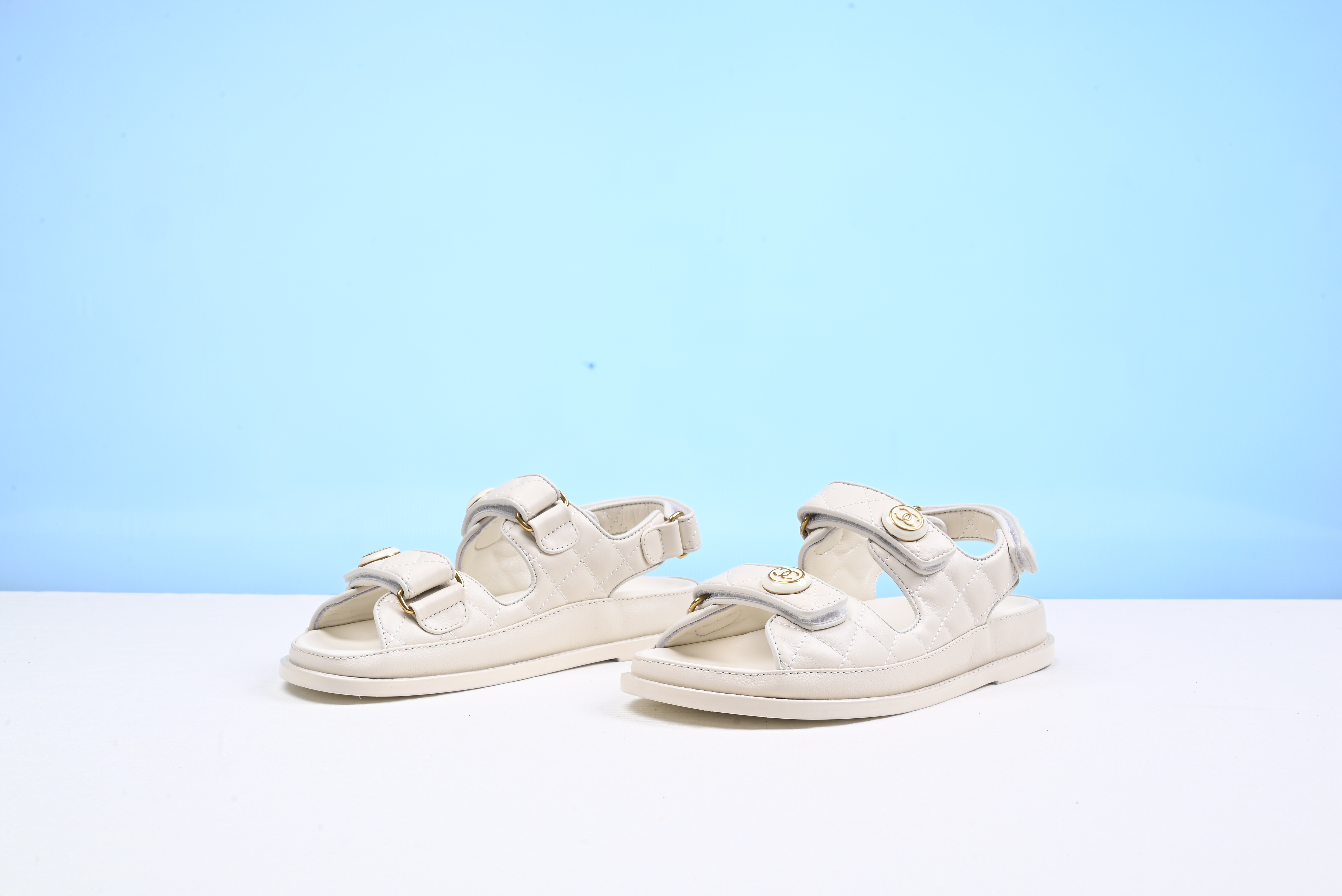 Channe1 sandals white2