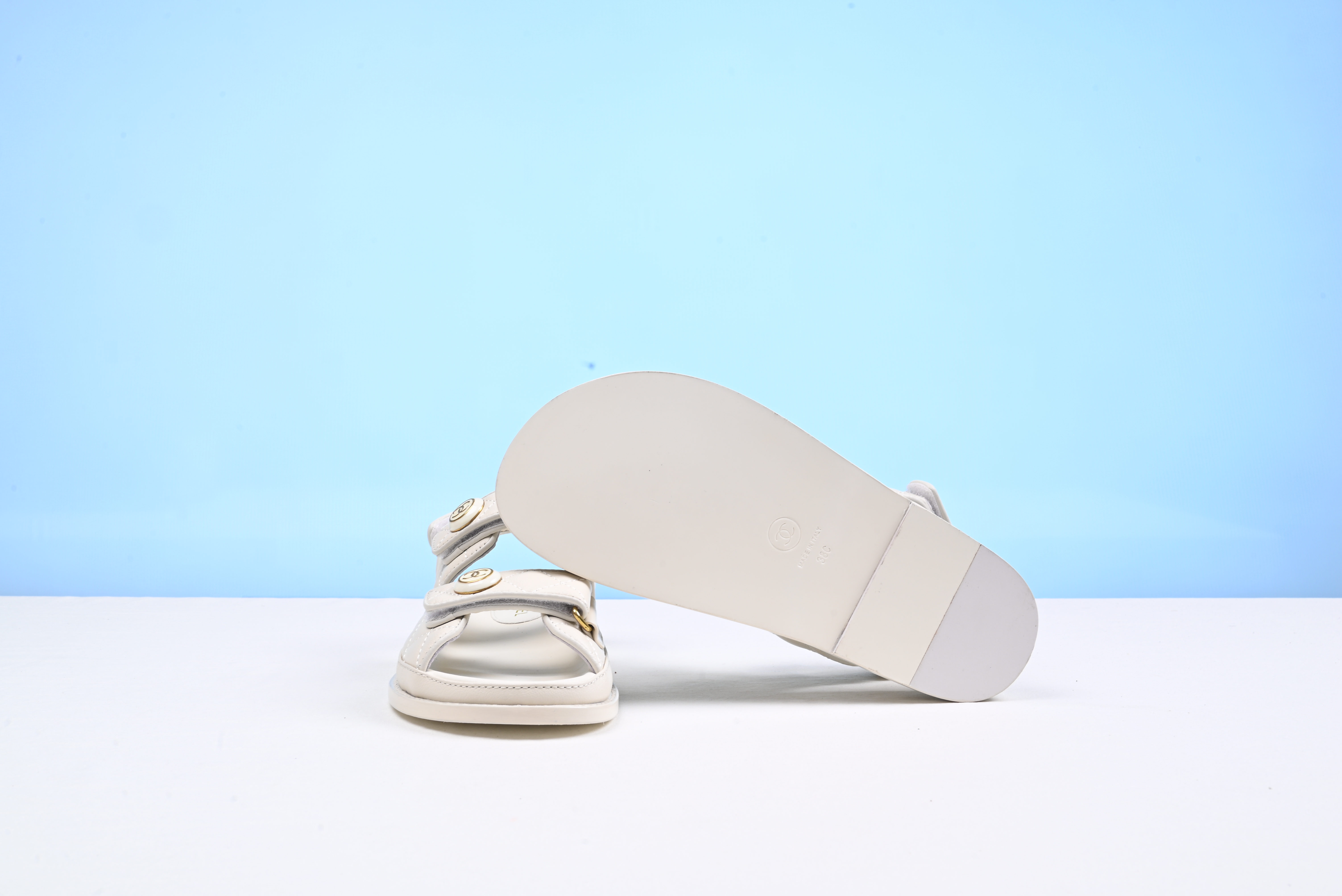 Channe1 sandals white2