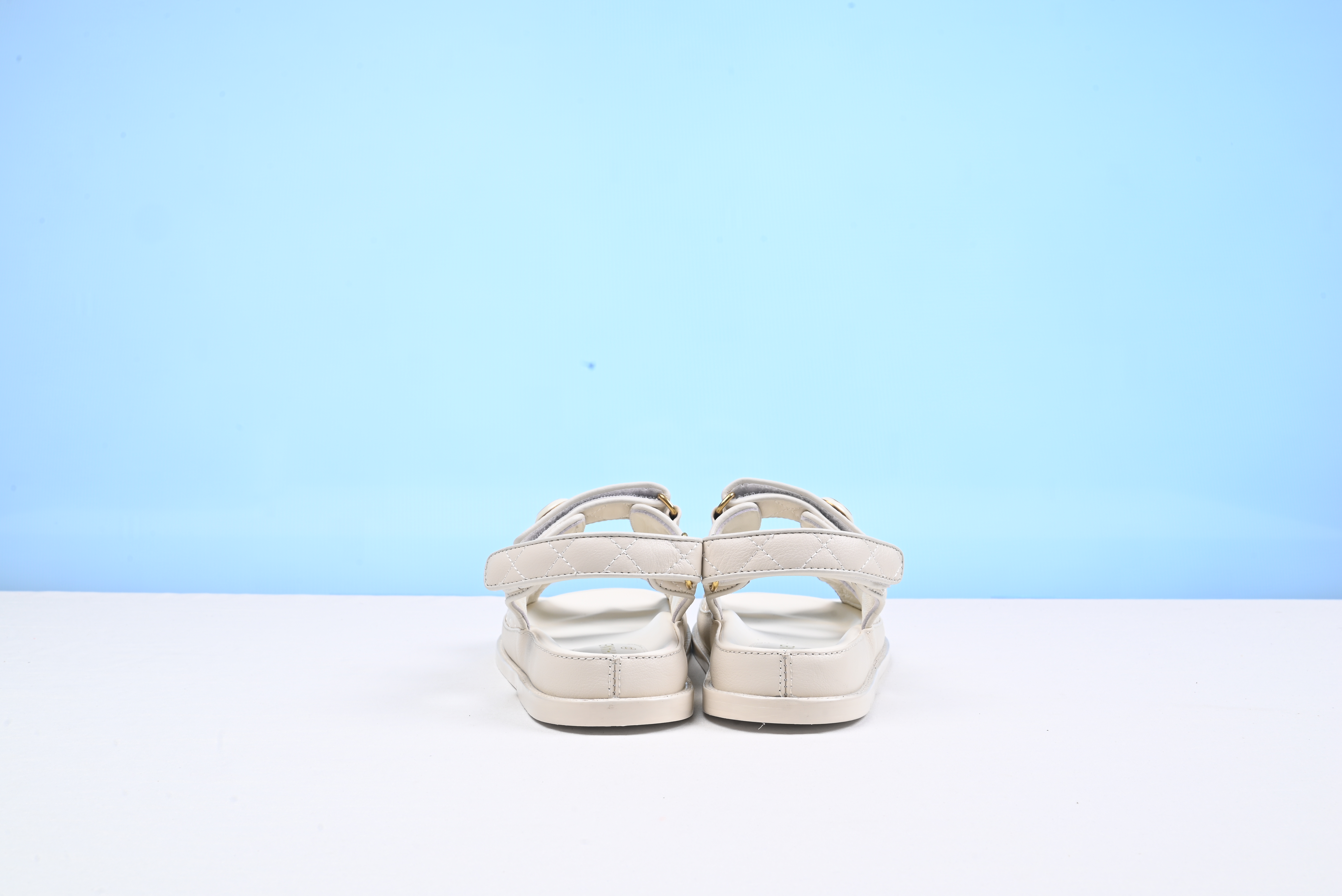 Channe1 sandals white2