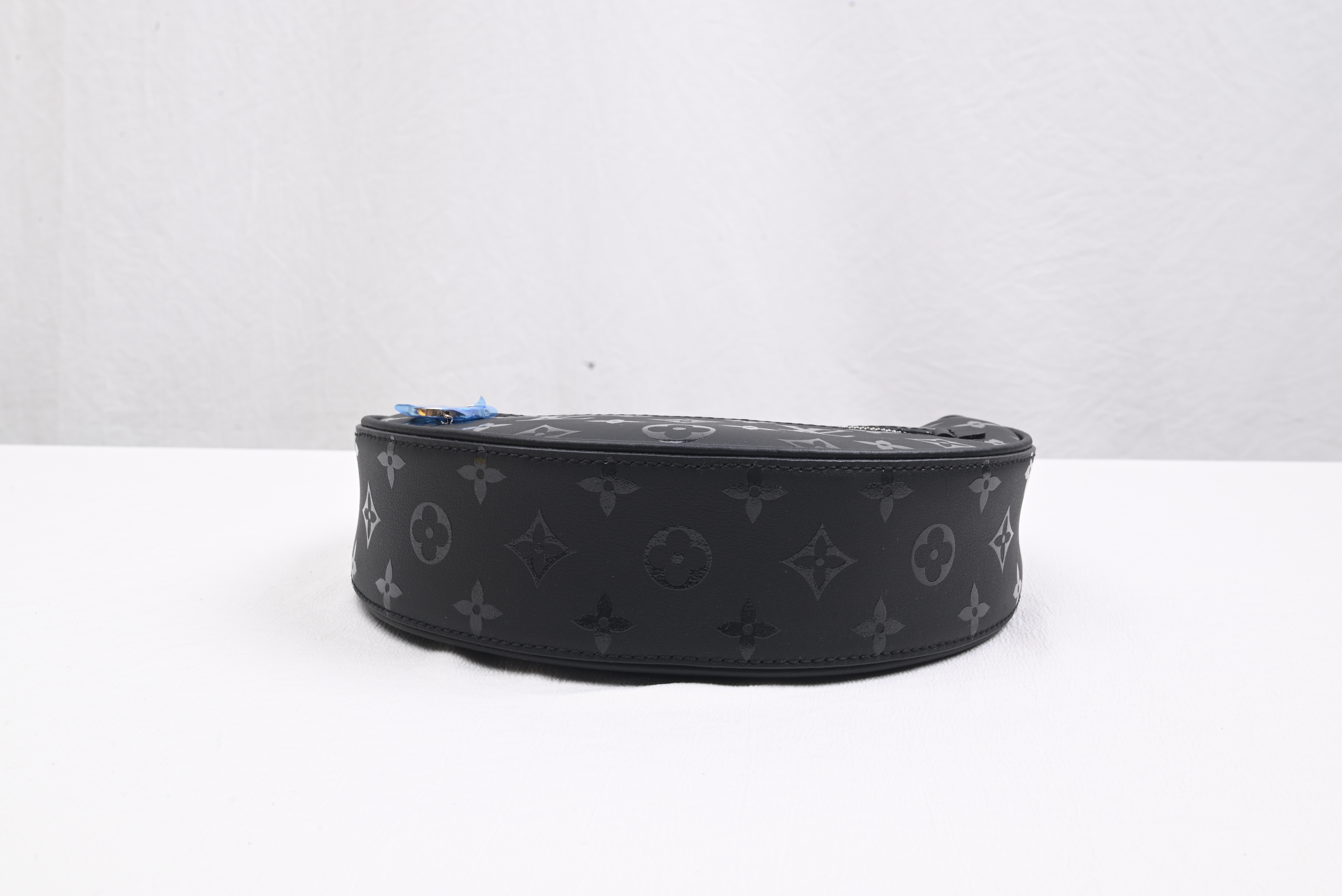 LsVttn Bag black 23cm