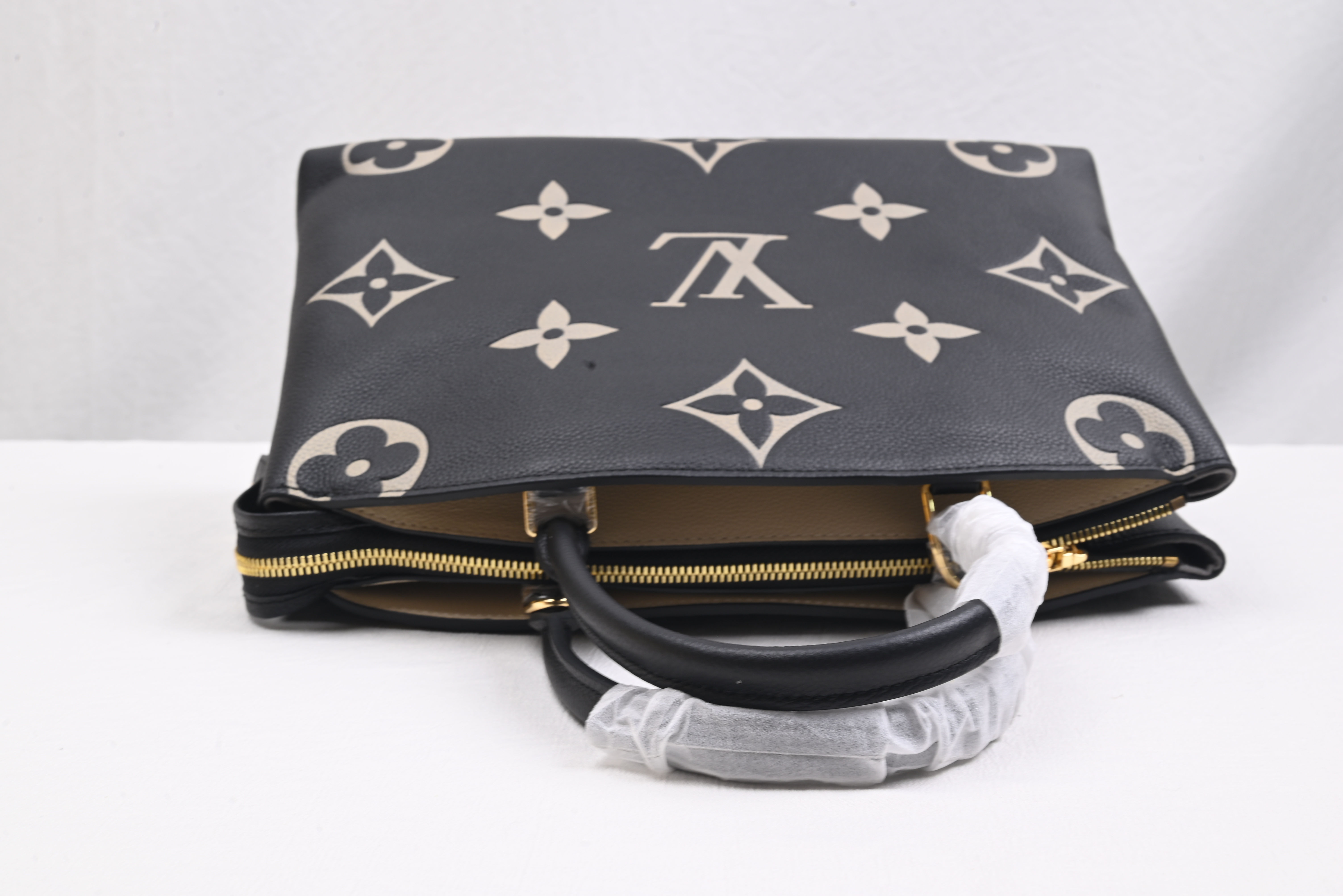 LsVttn Pre-Owned 34cm