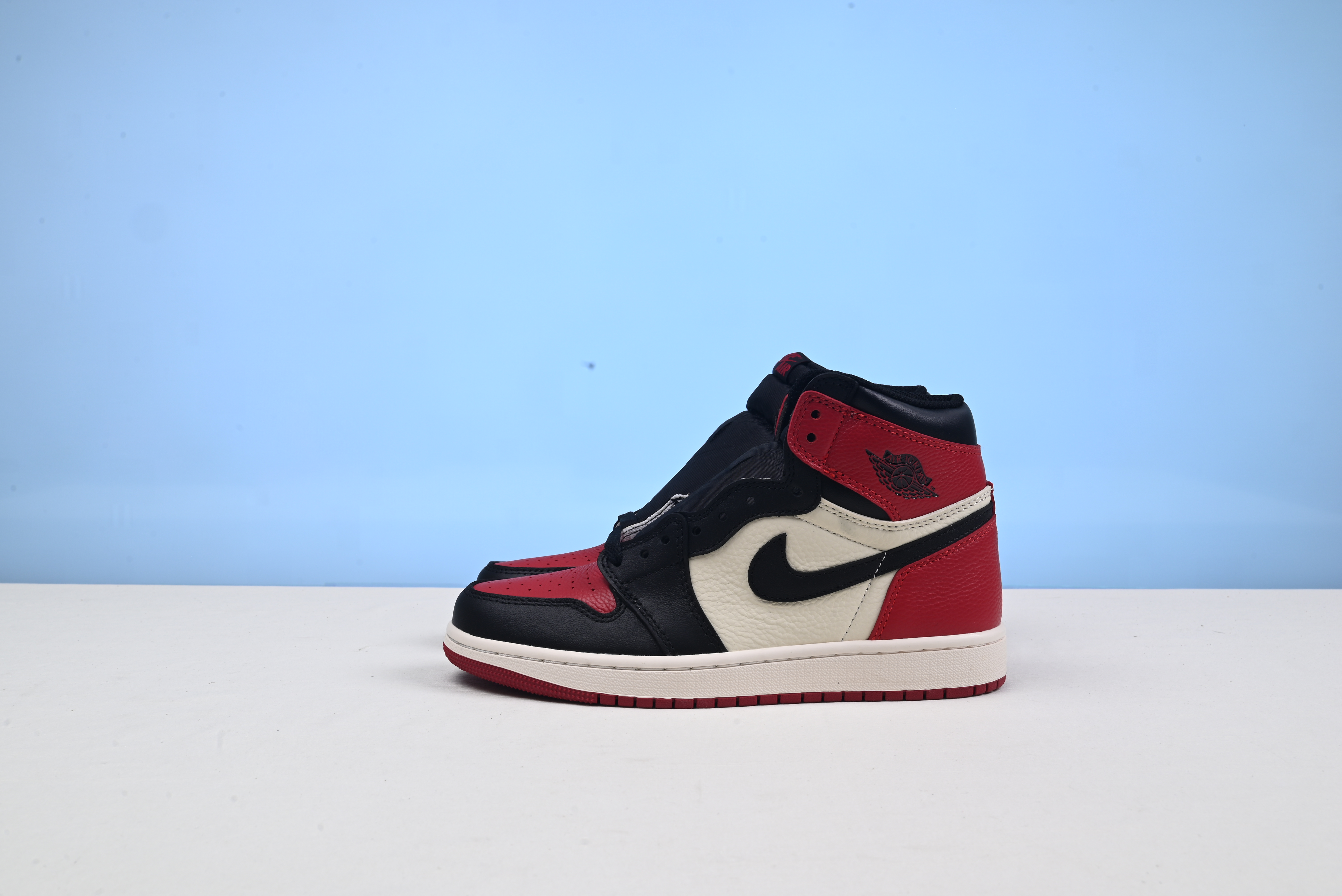 Air Jordan 1 Retro High Bred Toe 555088-610