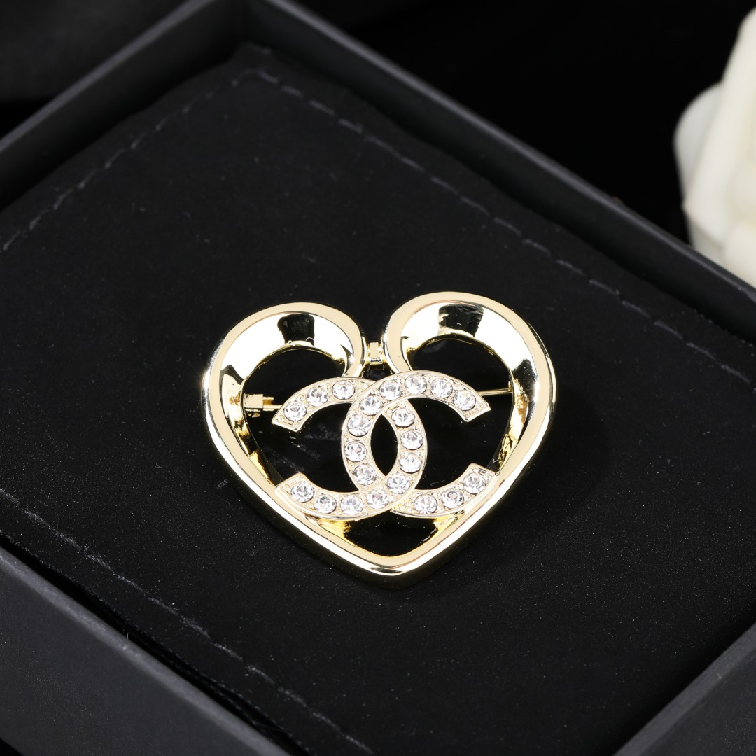 Chanel brooch P1350