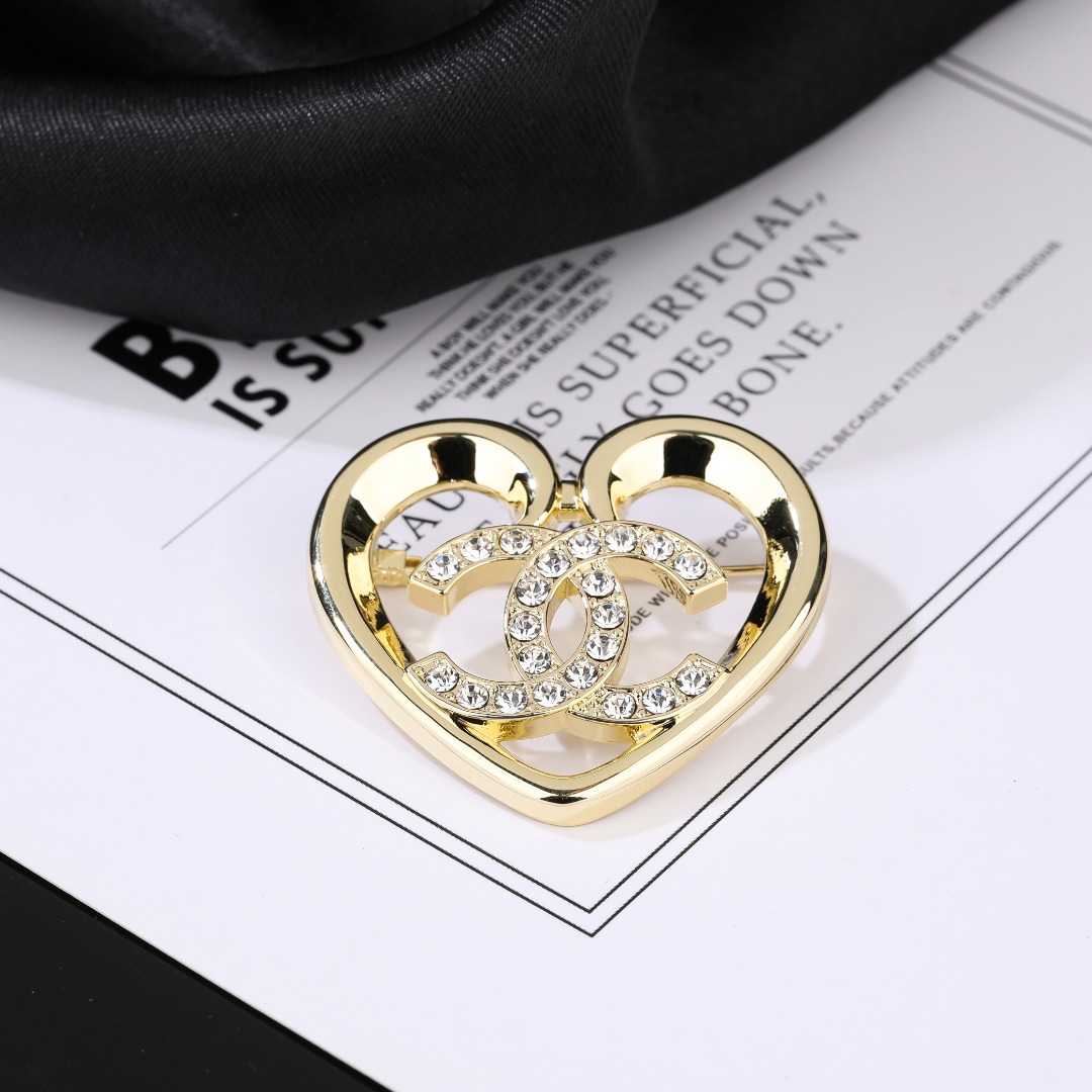 Chanel brooch P1350