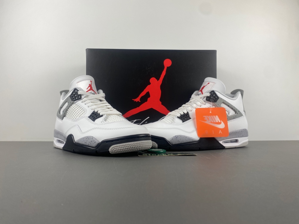 Air Jordan 4 “White Cement”（2025）FV5029-100